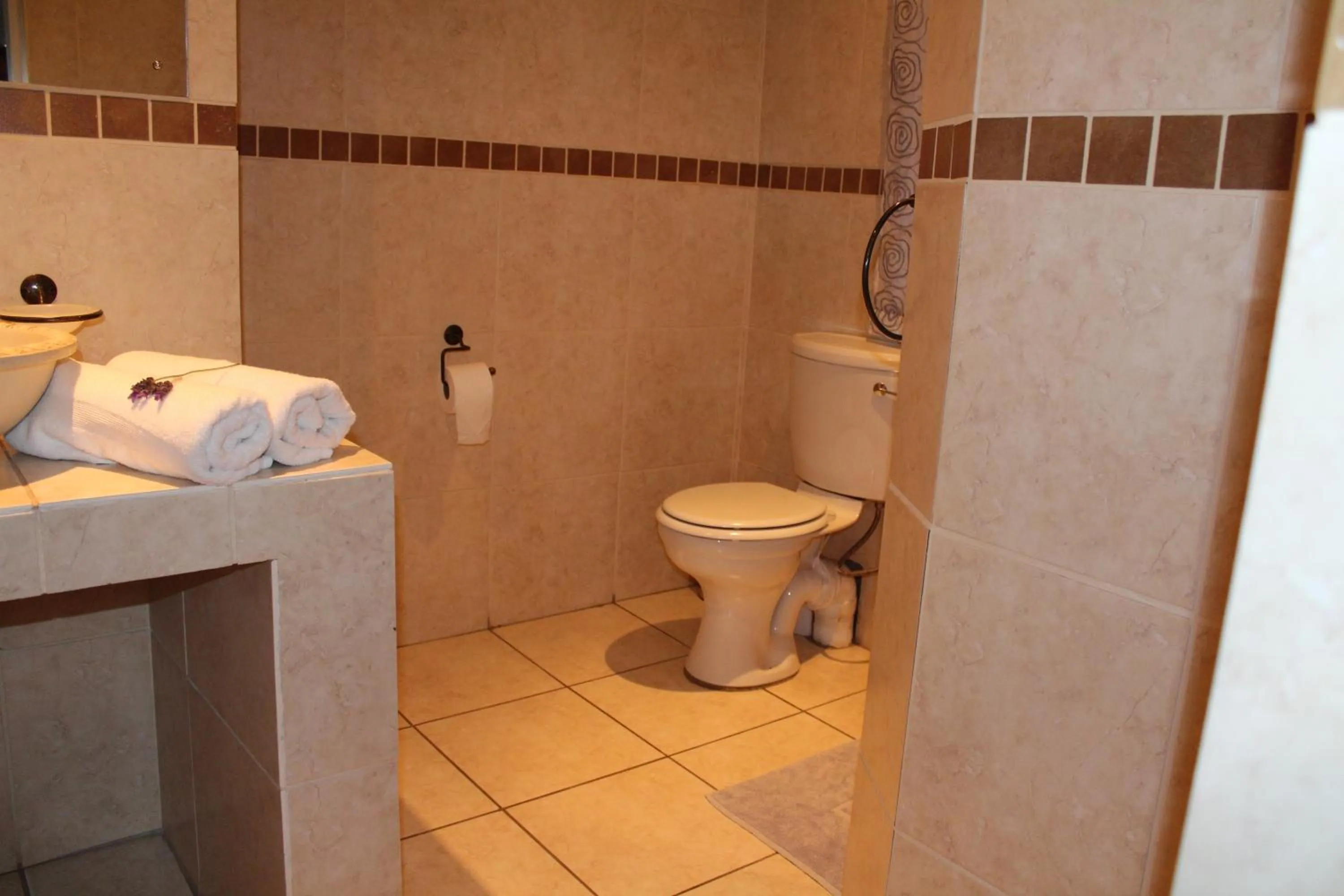 Toilet in 3 Liebeloft Guest House