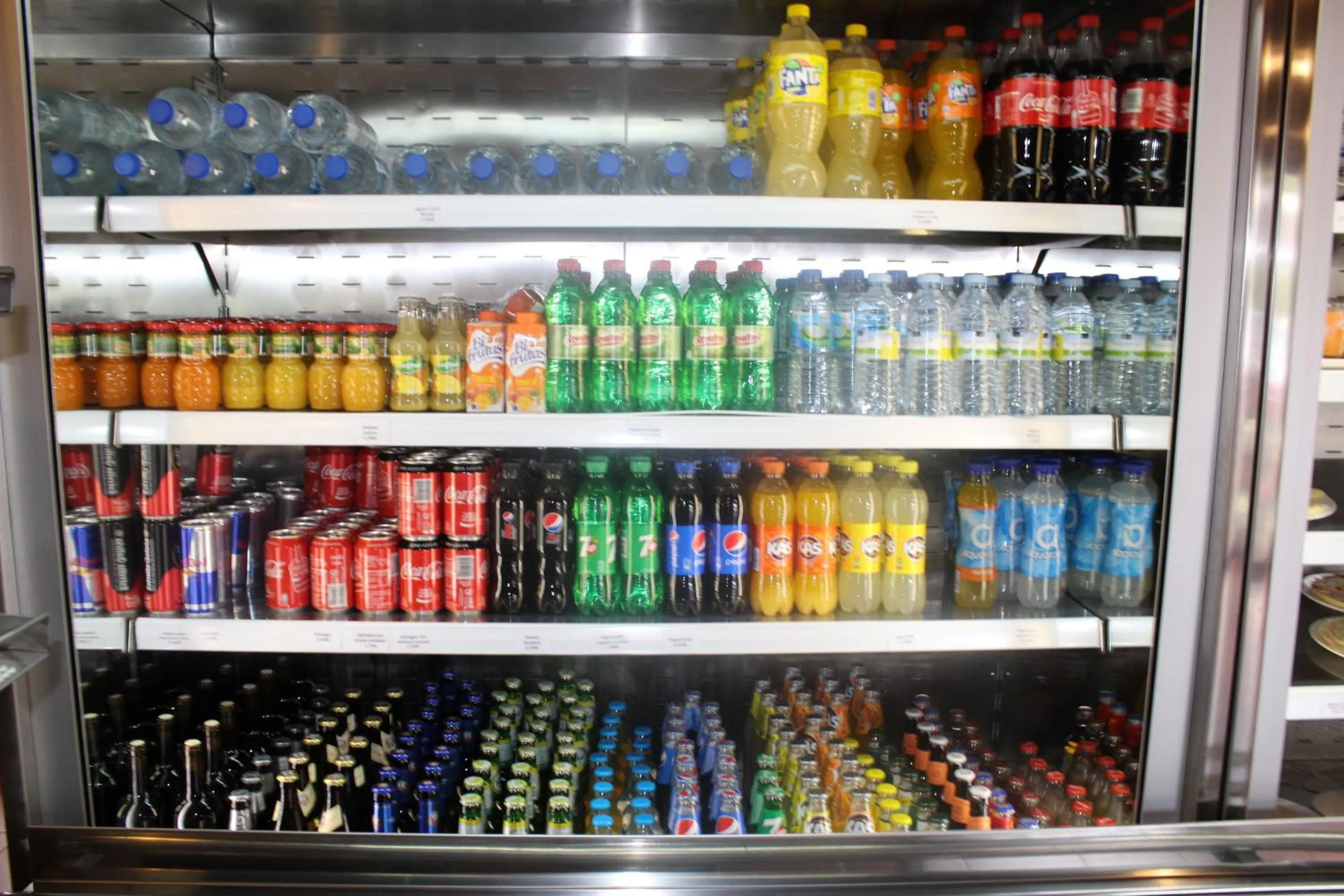 On-site shops in Hotel Amenal