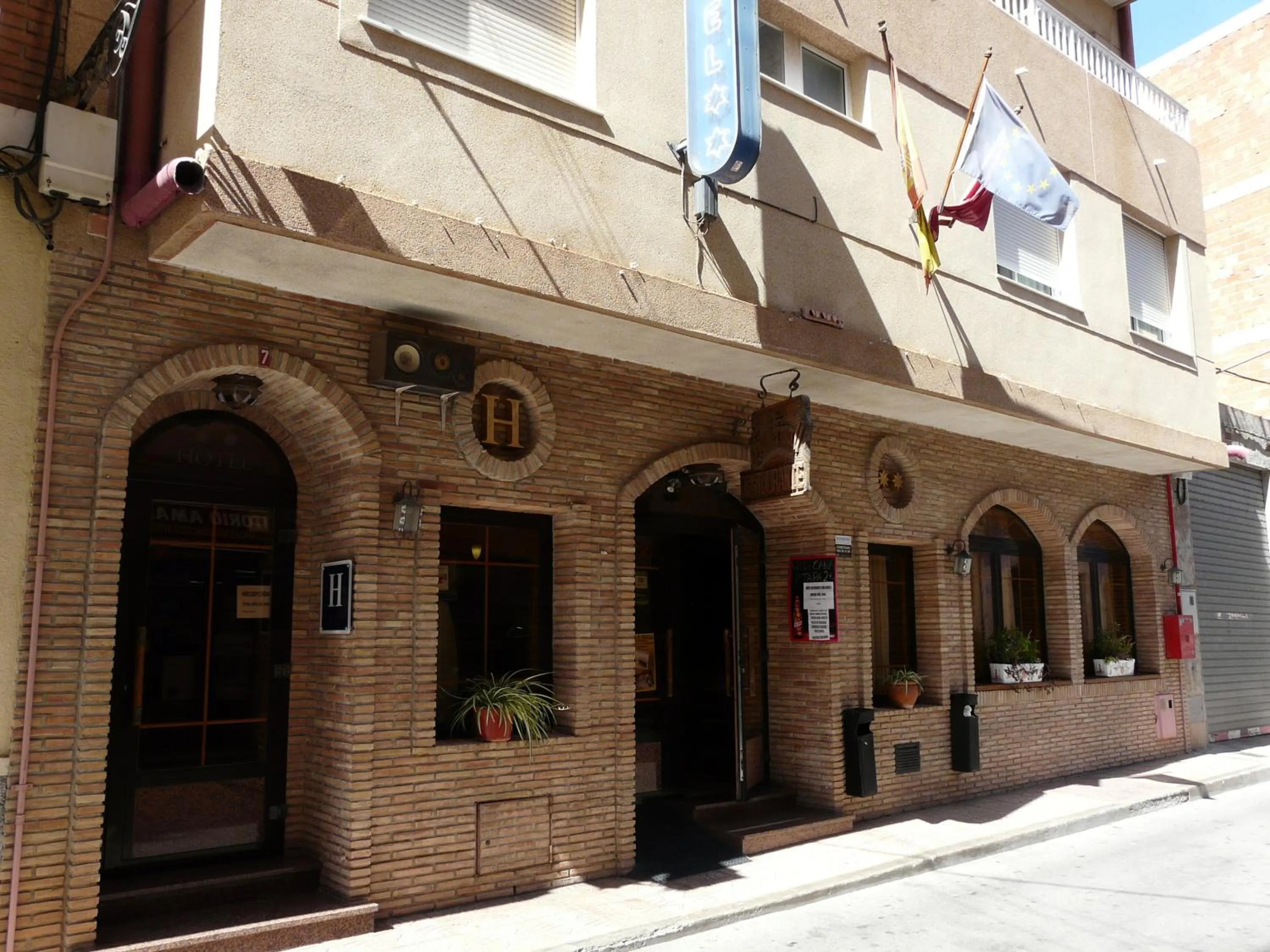 Facade/entrance in Hotel Guillermo II