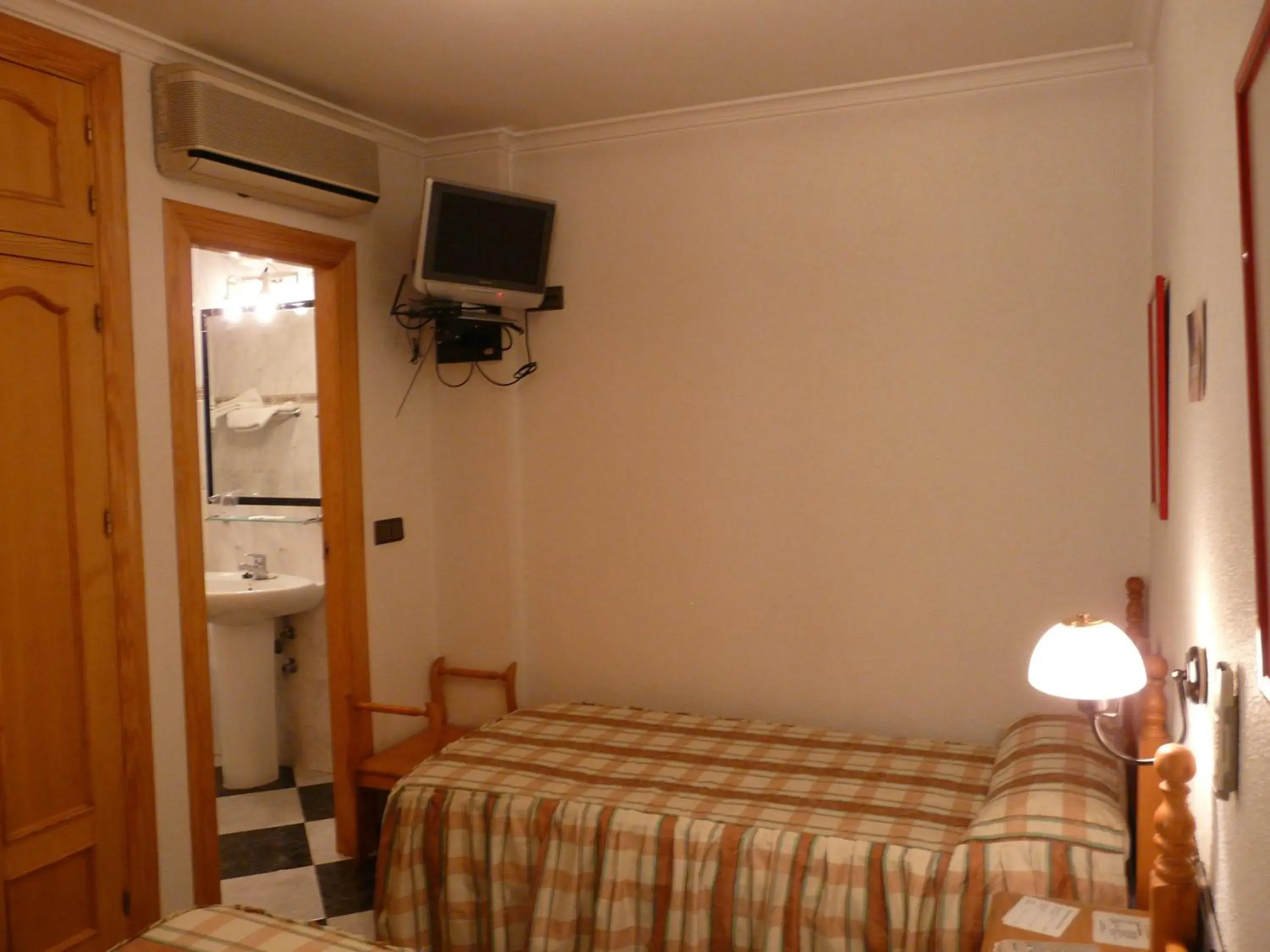 Single Room in Hotel Guillermo II Single Room in Hotel Guillermo II