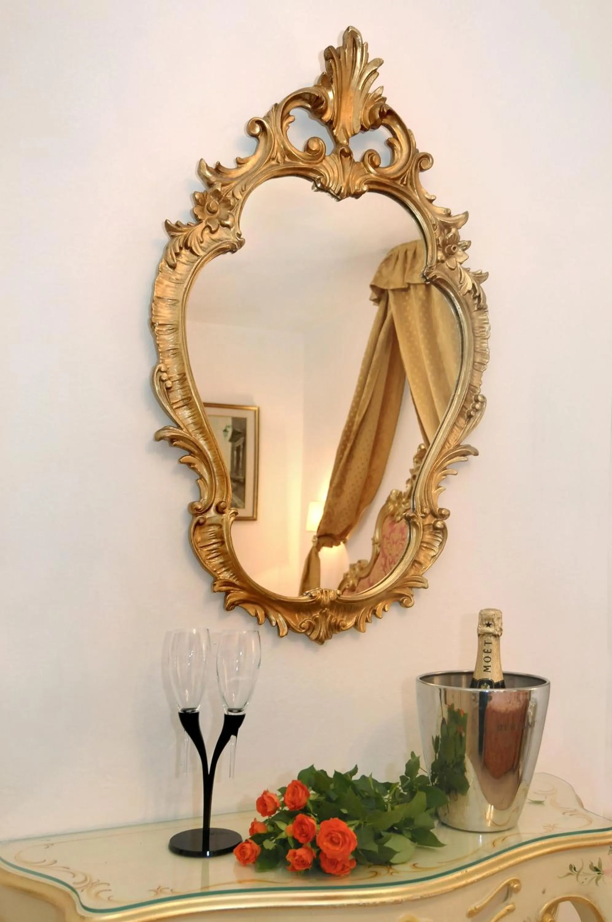 Decorative detail in Hotel Al Vagon