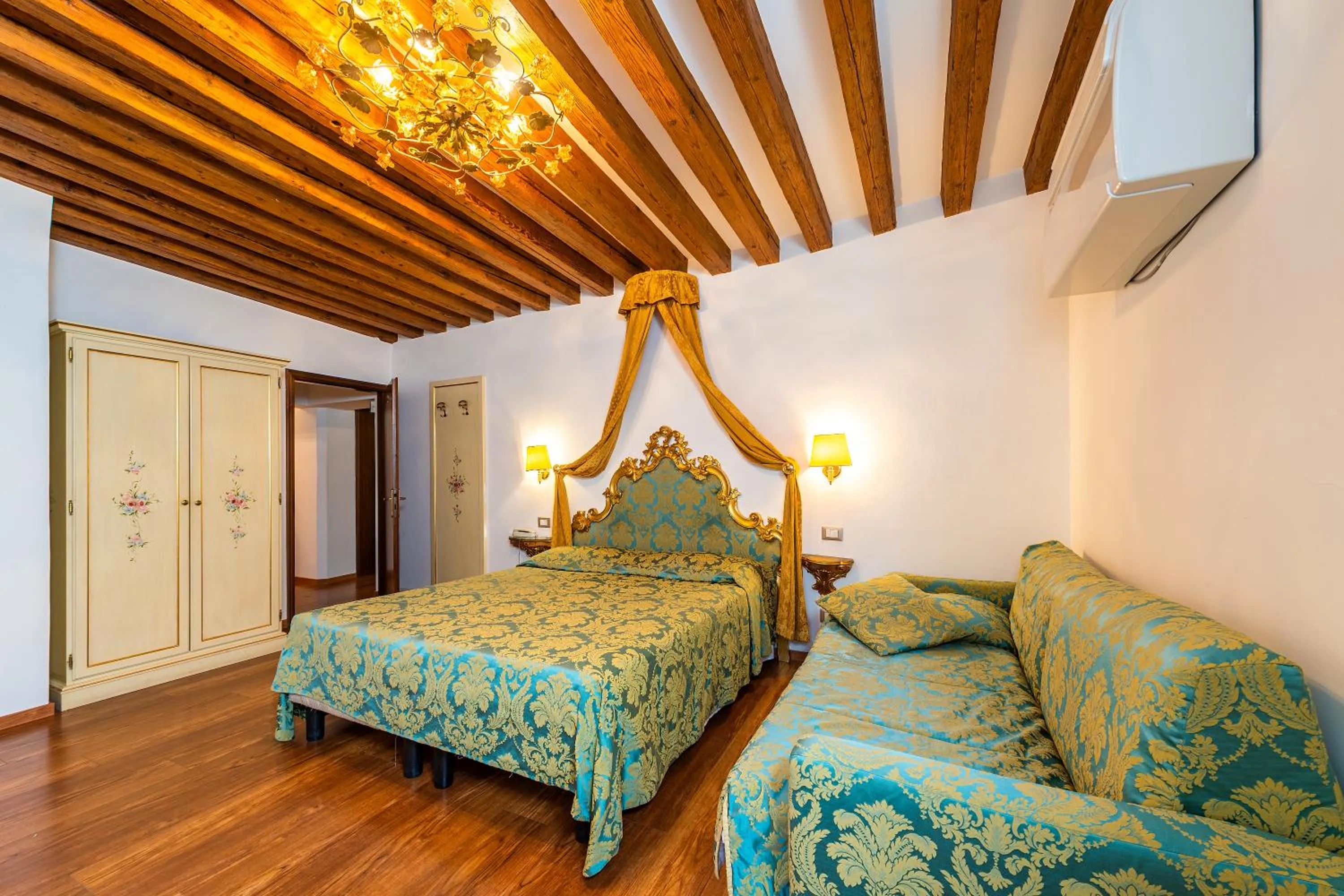 Bedroom, Bed in Hotel Al Vagon