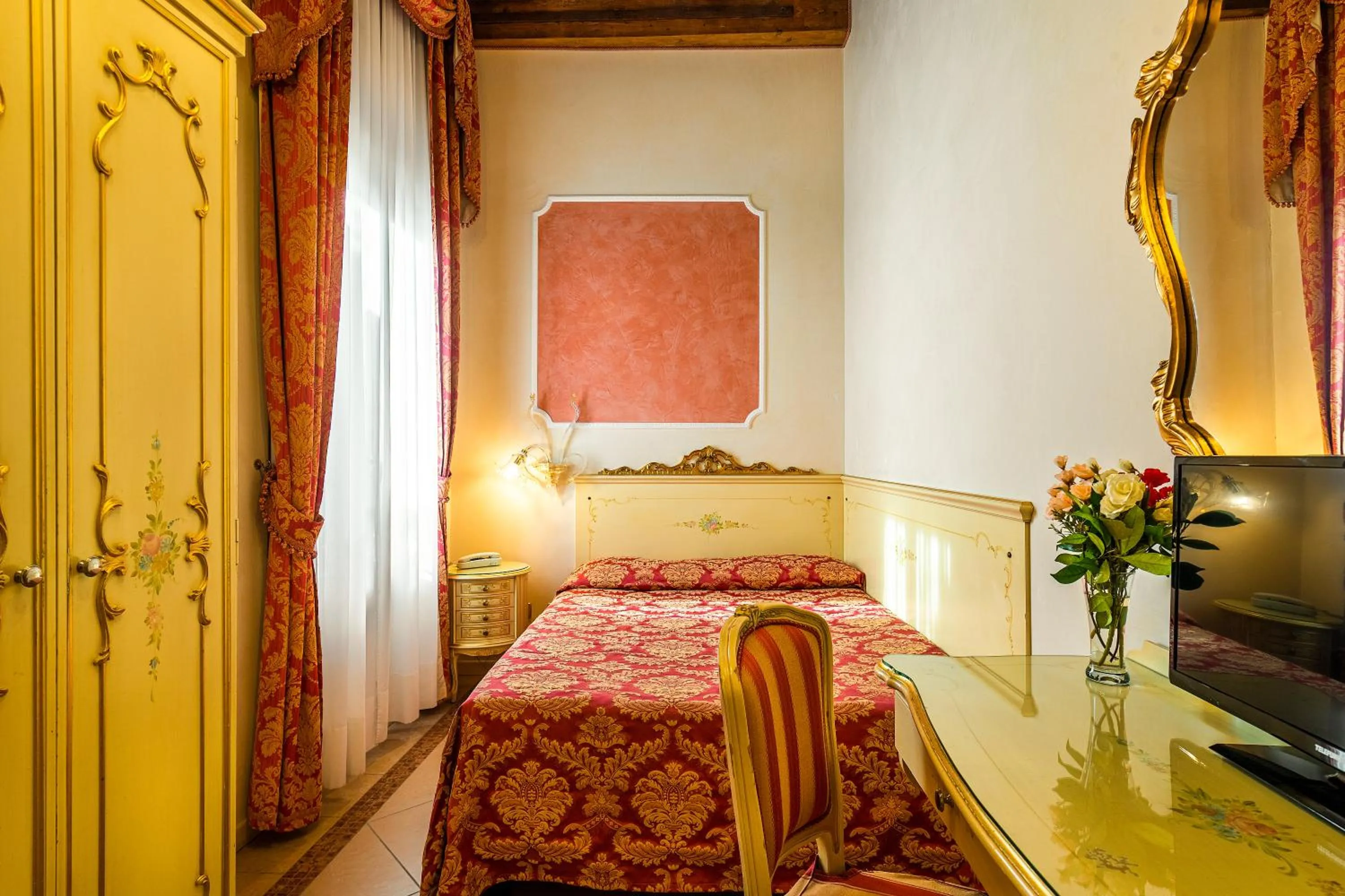 Bedroom, Bed in Hotel Al Vagon