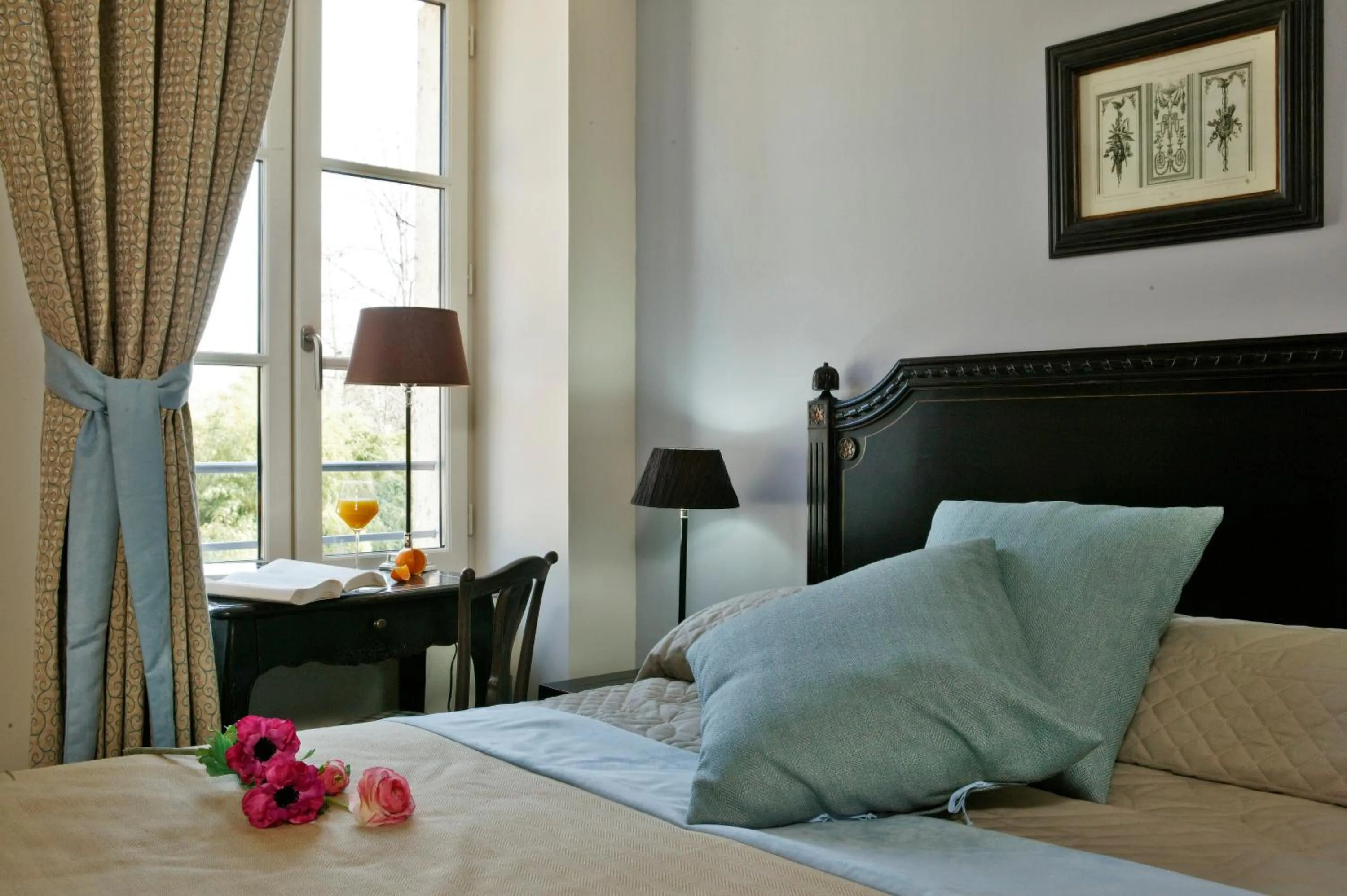 Photo of the whole room, Bed in Le Moulin de Mitou