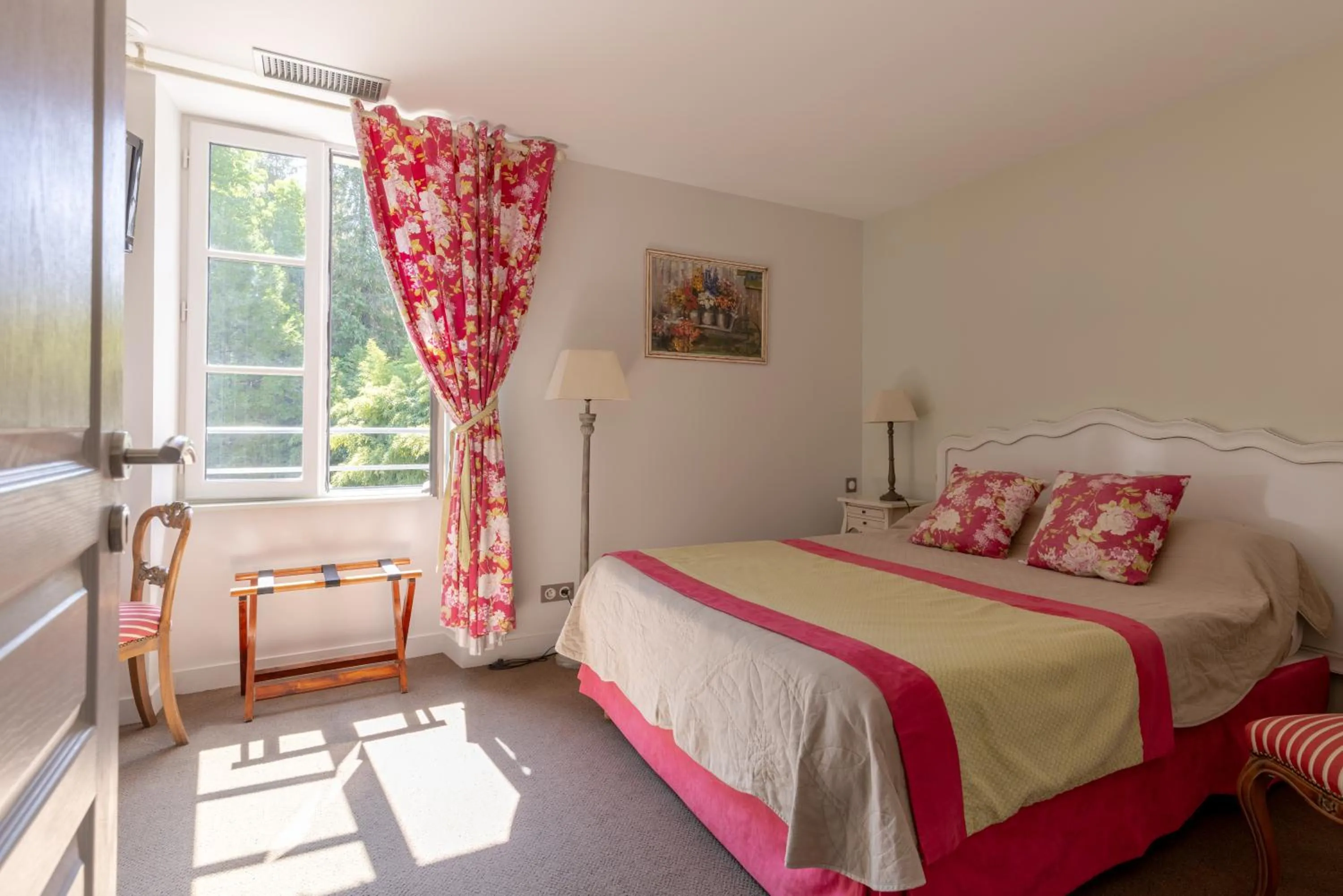 Property building, Bed in Le Moulin de Mitou