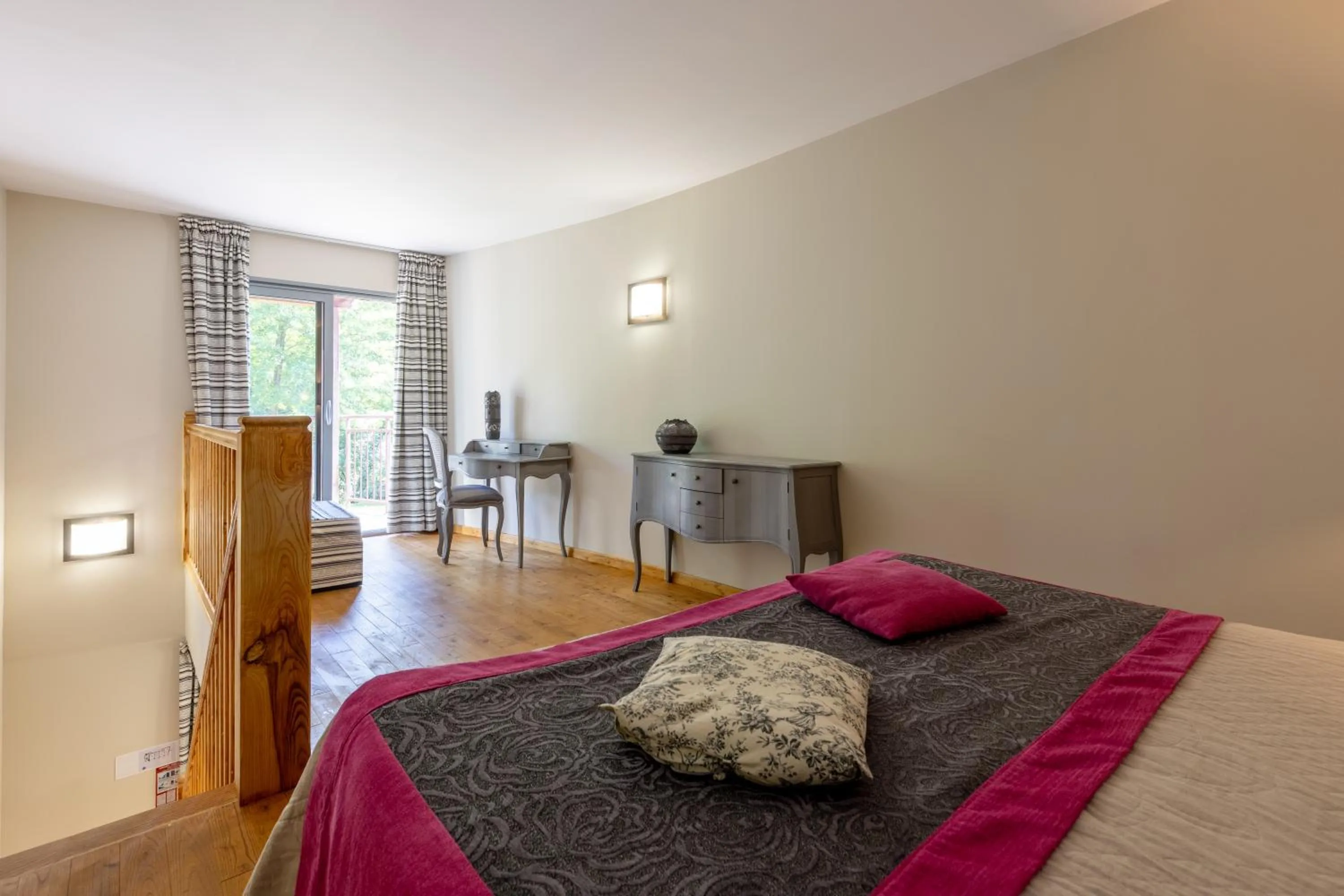 Photo of the whole room, Bed in Le Moulin de Mitou