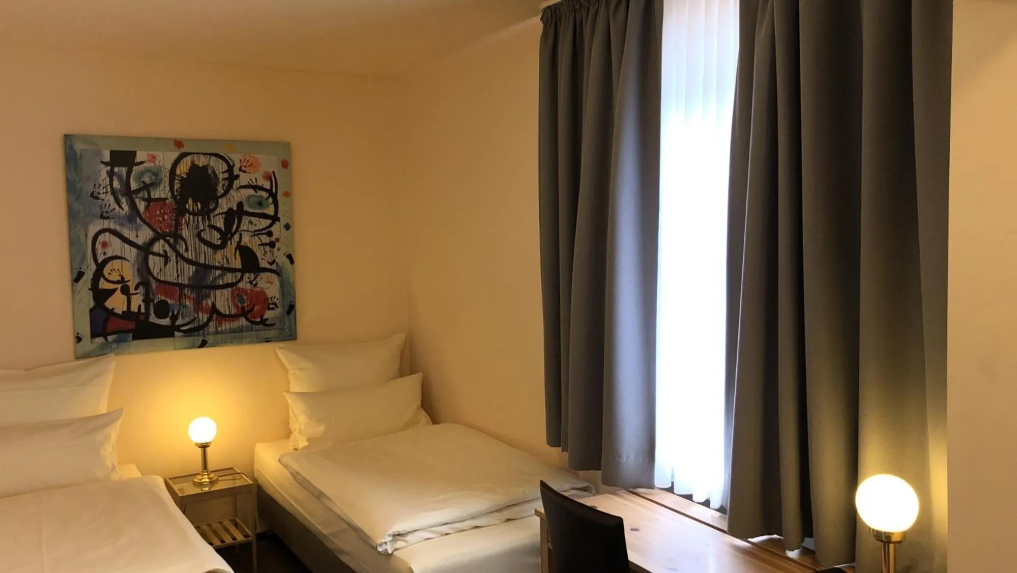 Budget Twin Room in Löns Hotel Garni