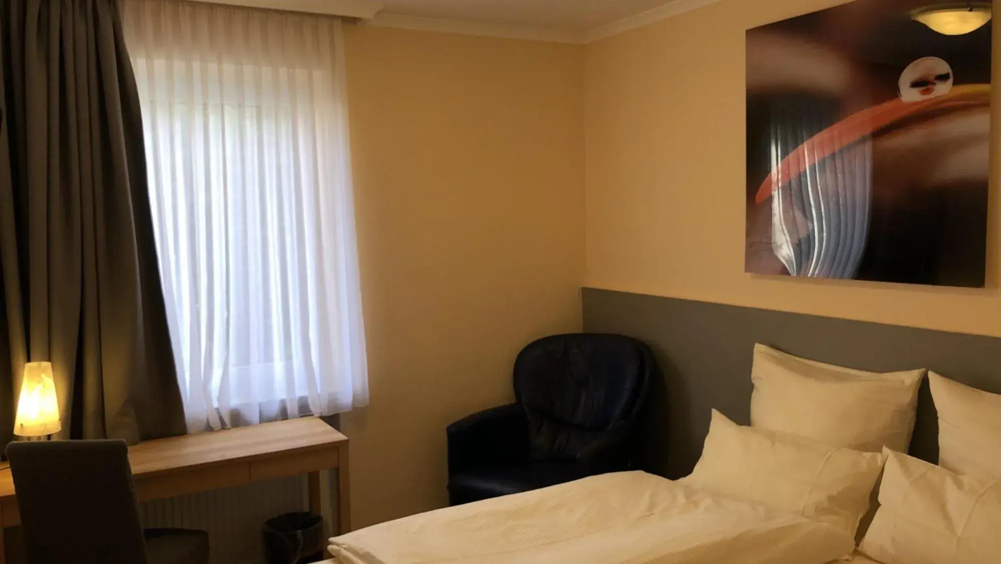 Budget Double Room in Löns Hotel Garni Budget Double Room in Löns Hotel Garni