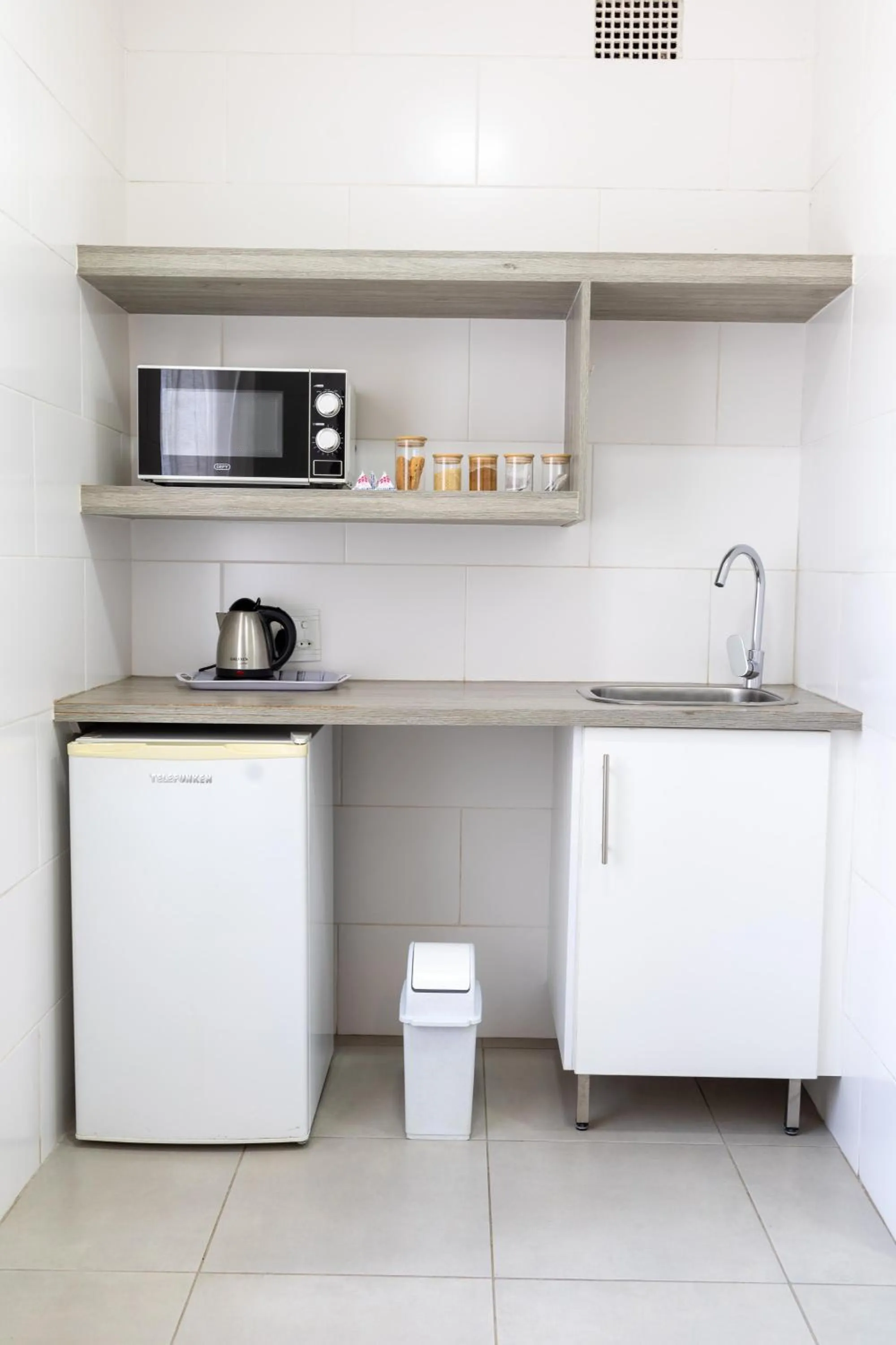 Kitchen or kitchenette in LA Guesthouse