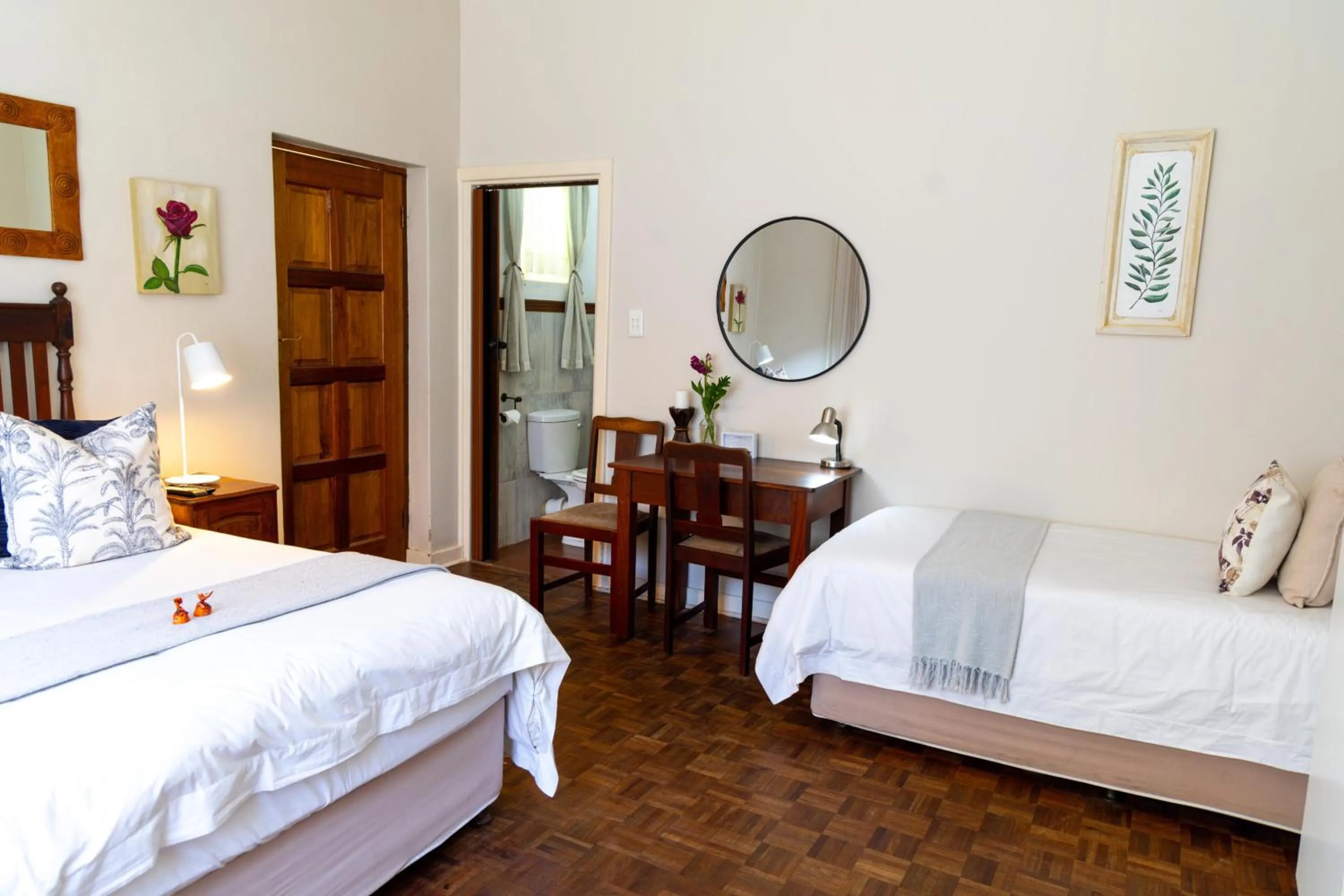 Bathroom, Bed in LA Guesthouse