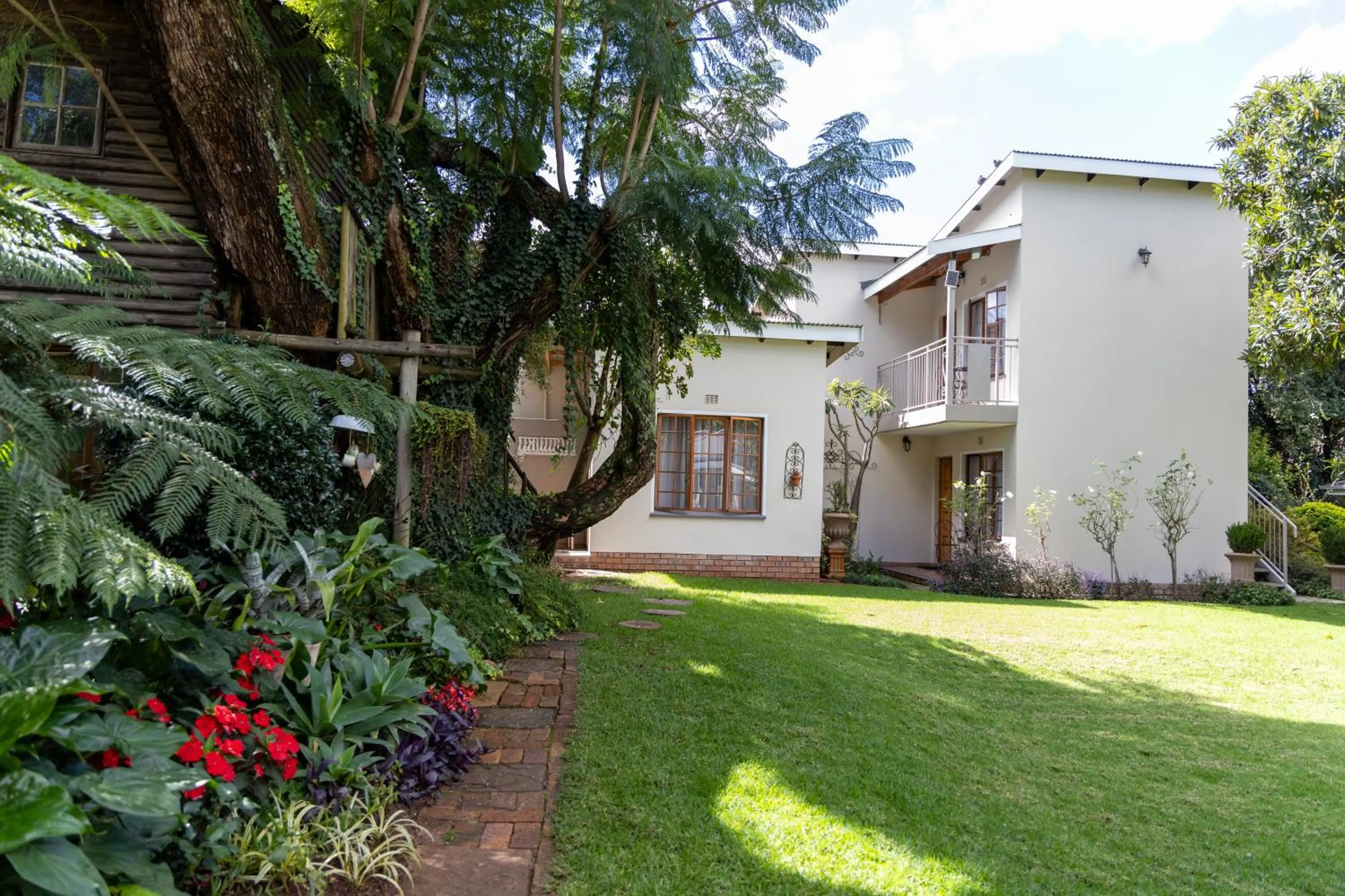 Property building in LA Guesthouse