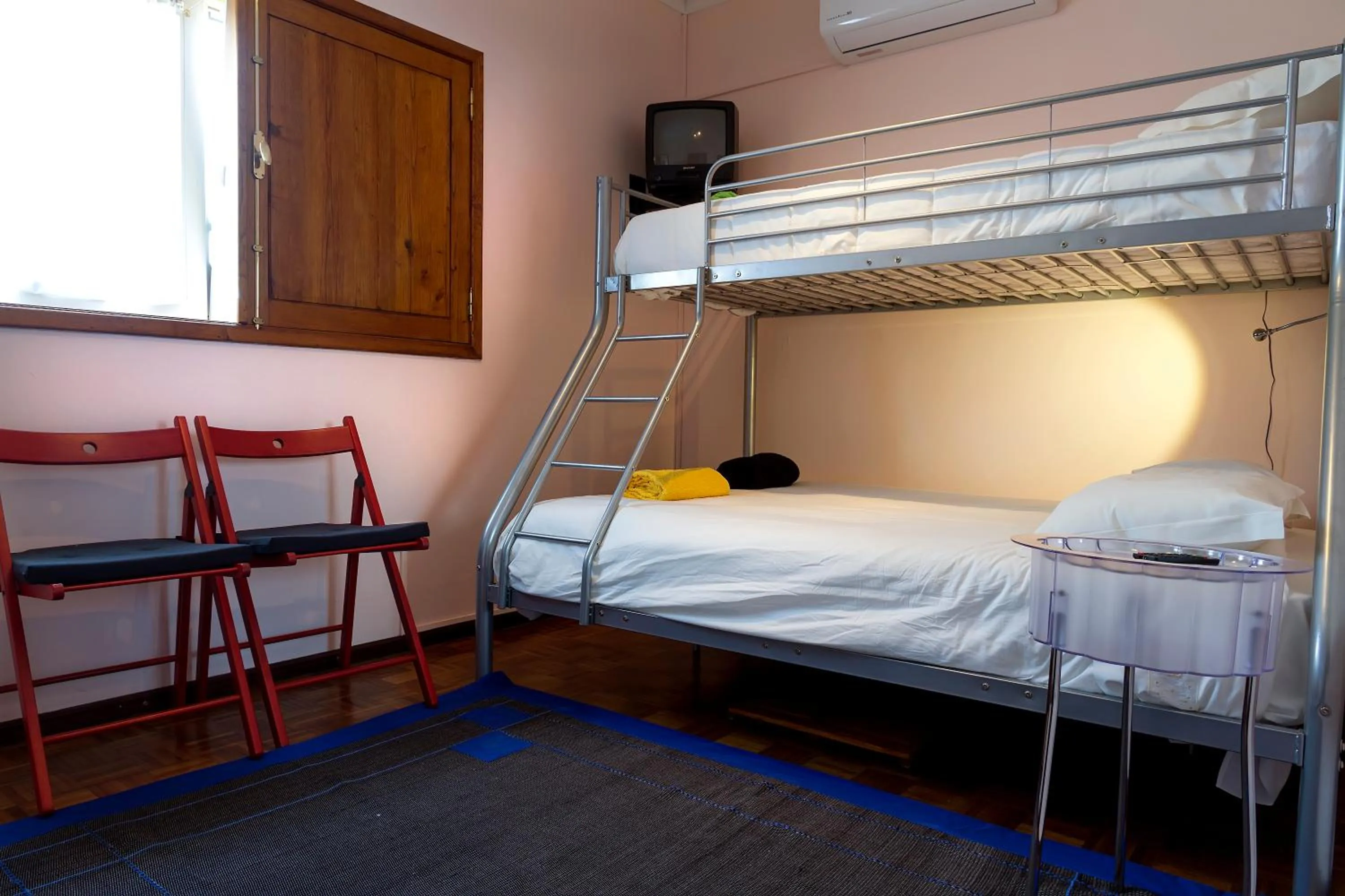 bunk bed, Bed in Hostel Carvalho