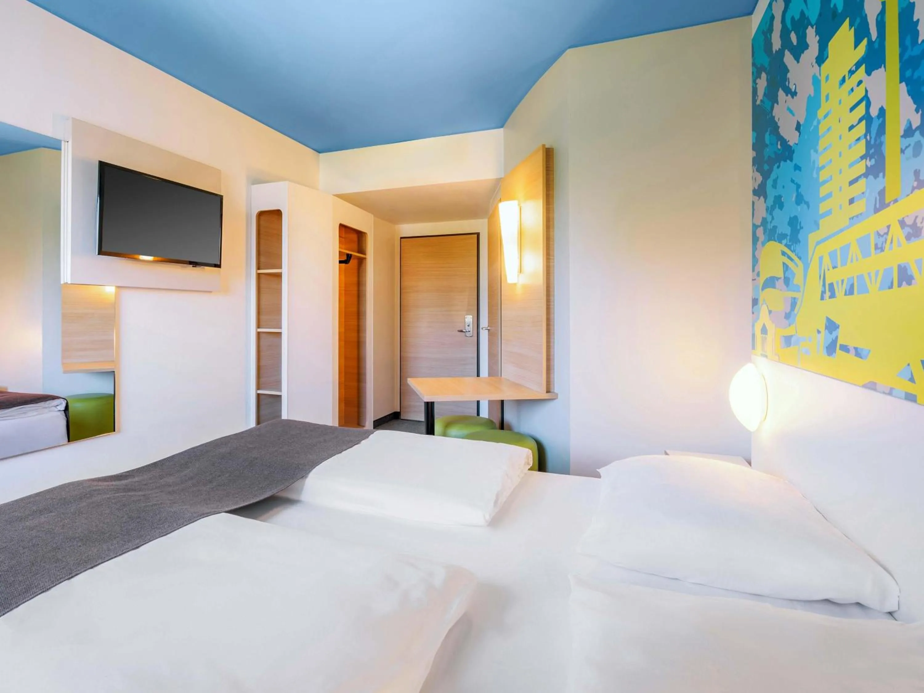 Photo of the whole room, Bed in B&B Hotel Stuttgart-City