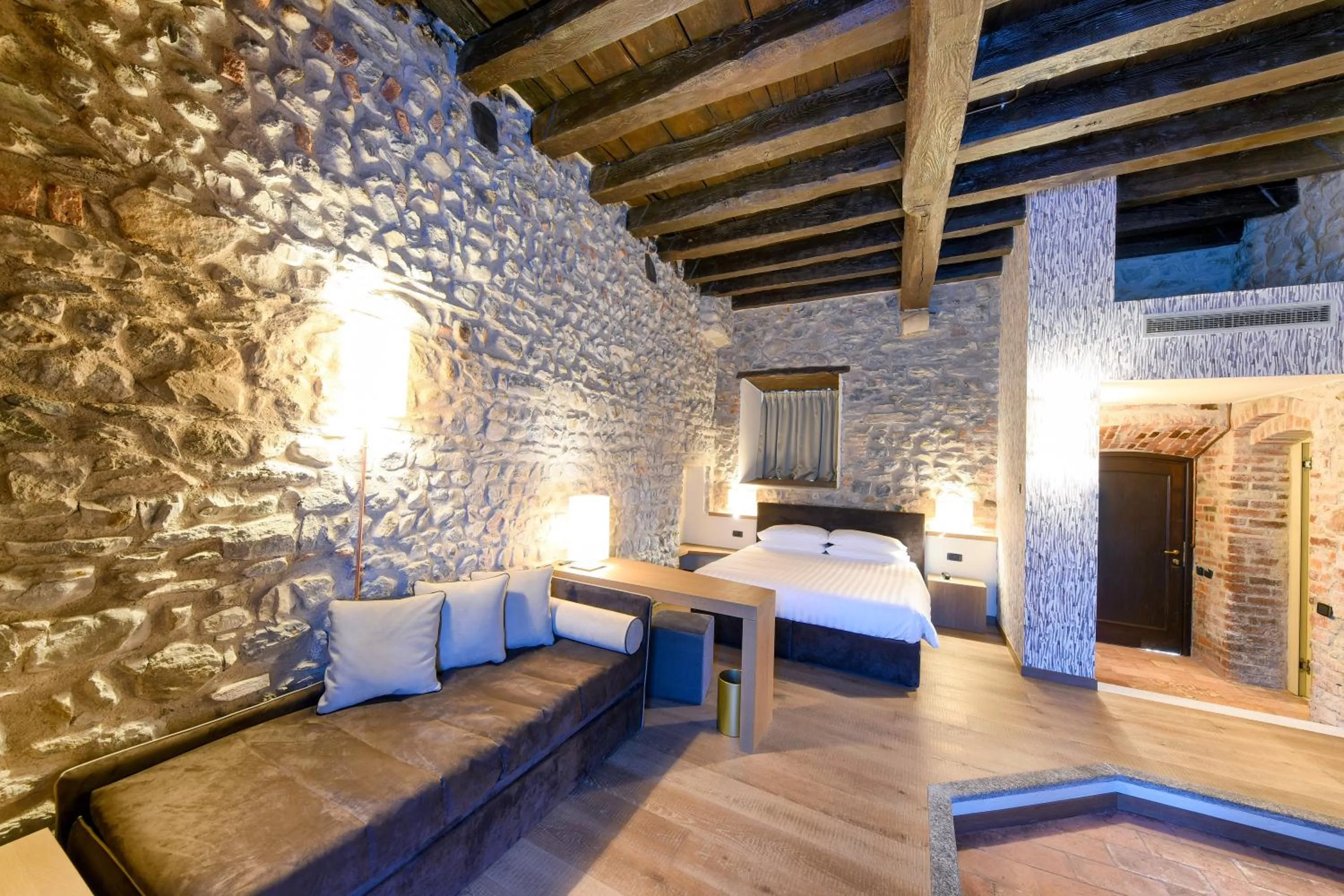 Bedroom, Bed in Relais & Spa Castello di Casiglio