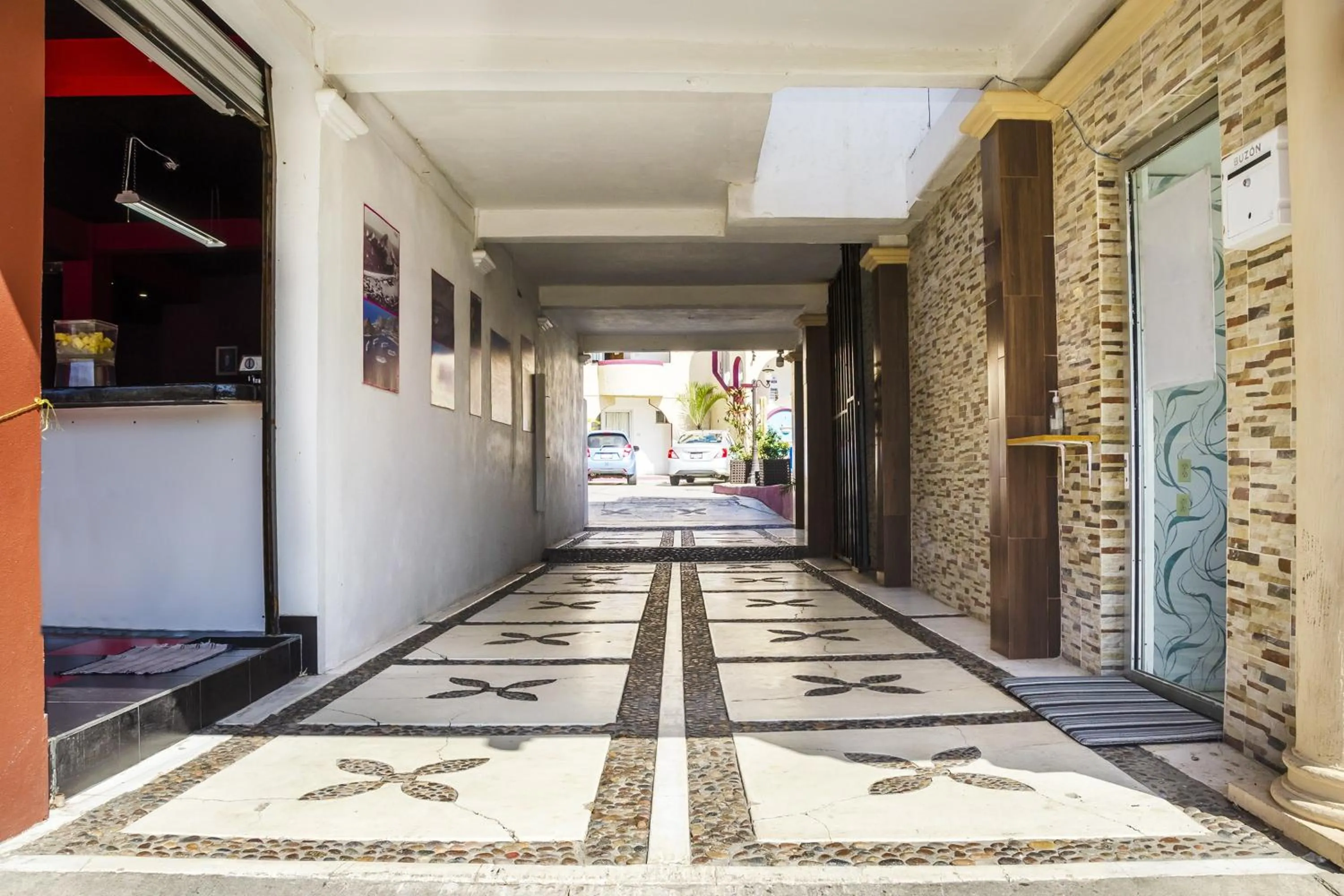 Facade/entrance in Capital O Hotel Dos Mares, Cabo San Lucas
