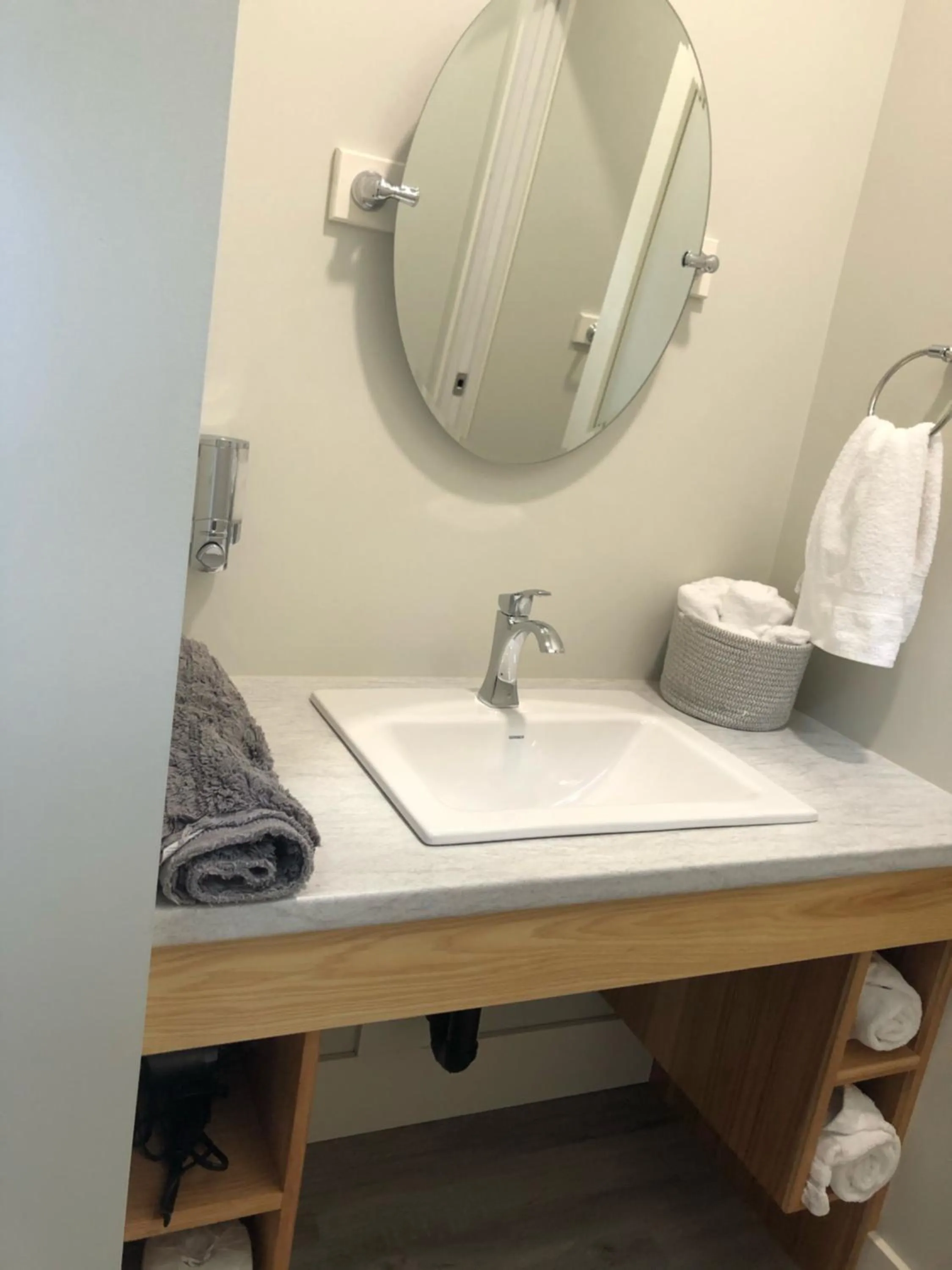 The Lodge on Harrison Lake