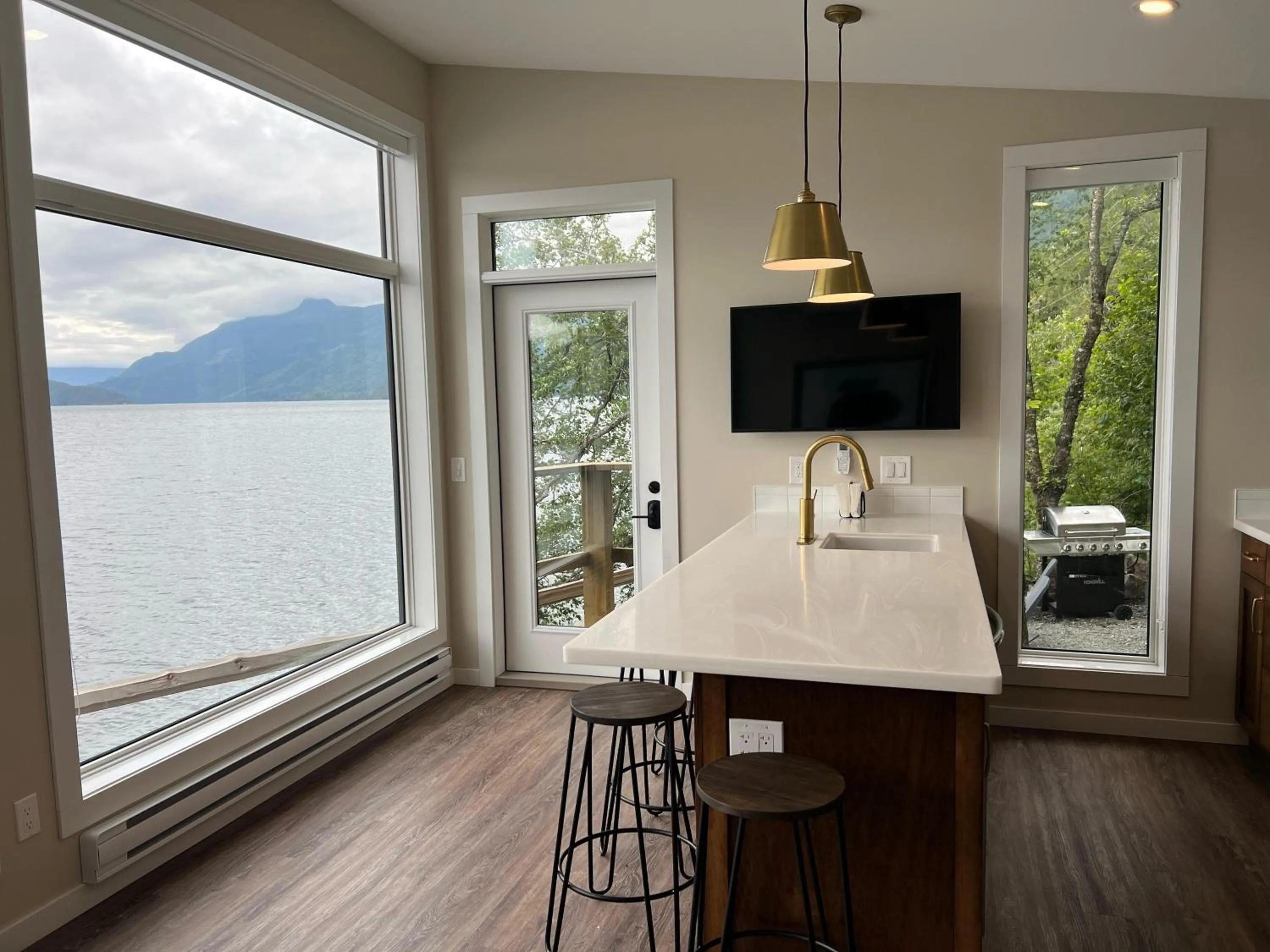 The Lodge on Harrison Lake