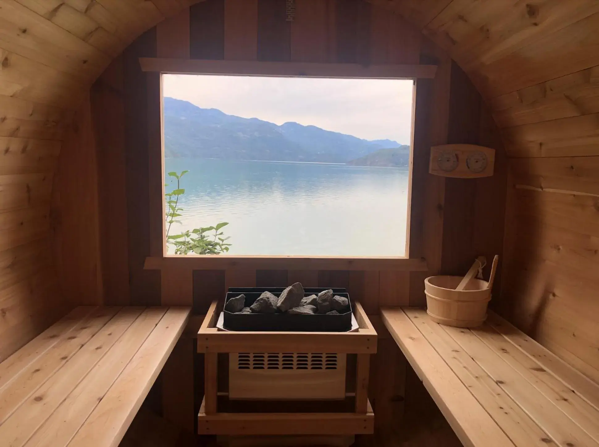 Five-Bedroom House in The Lodge on Harrison Lake Five-Bedroom House in The Lodge on Harrison Lake