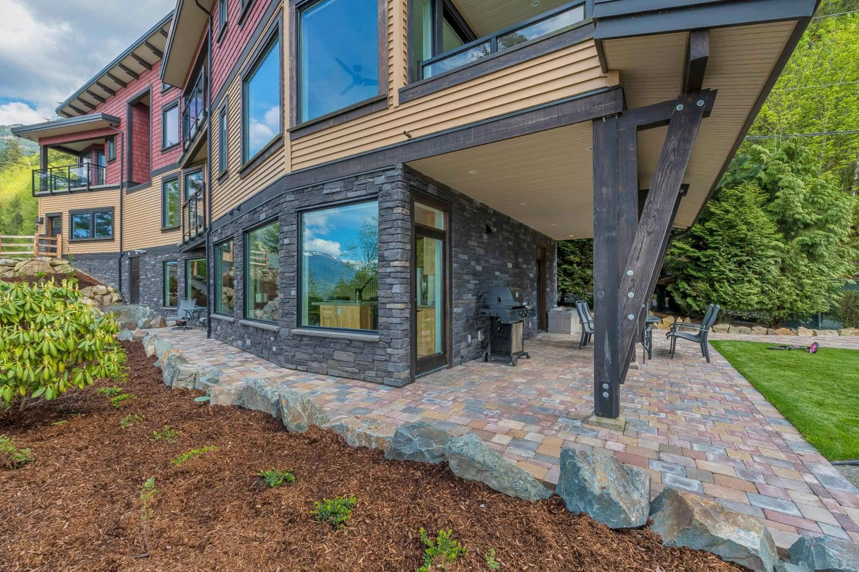 The Lodge on Harrison Lake