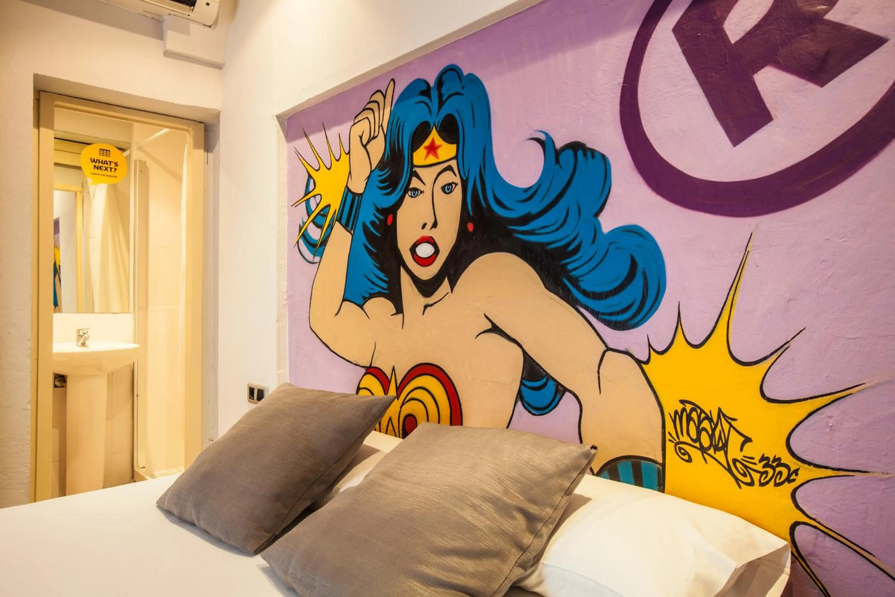 Decorative detail, Bed in Ten Hostel