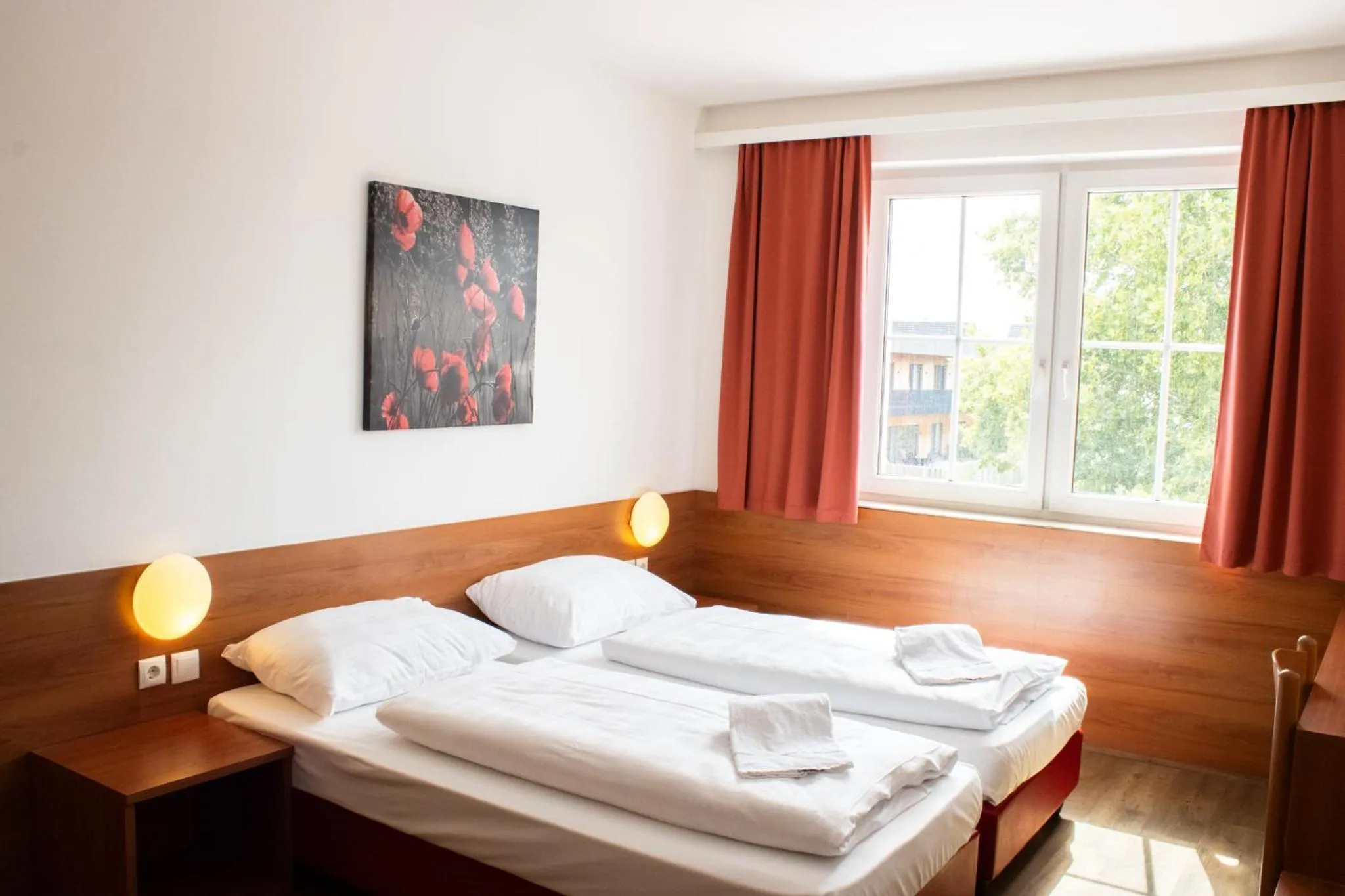 Photo of the whole room, Bed in OEKOTEL Traiskirchen