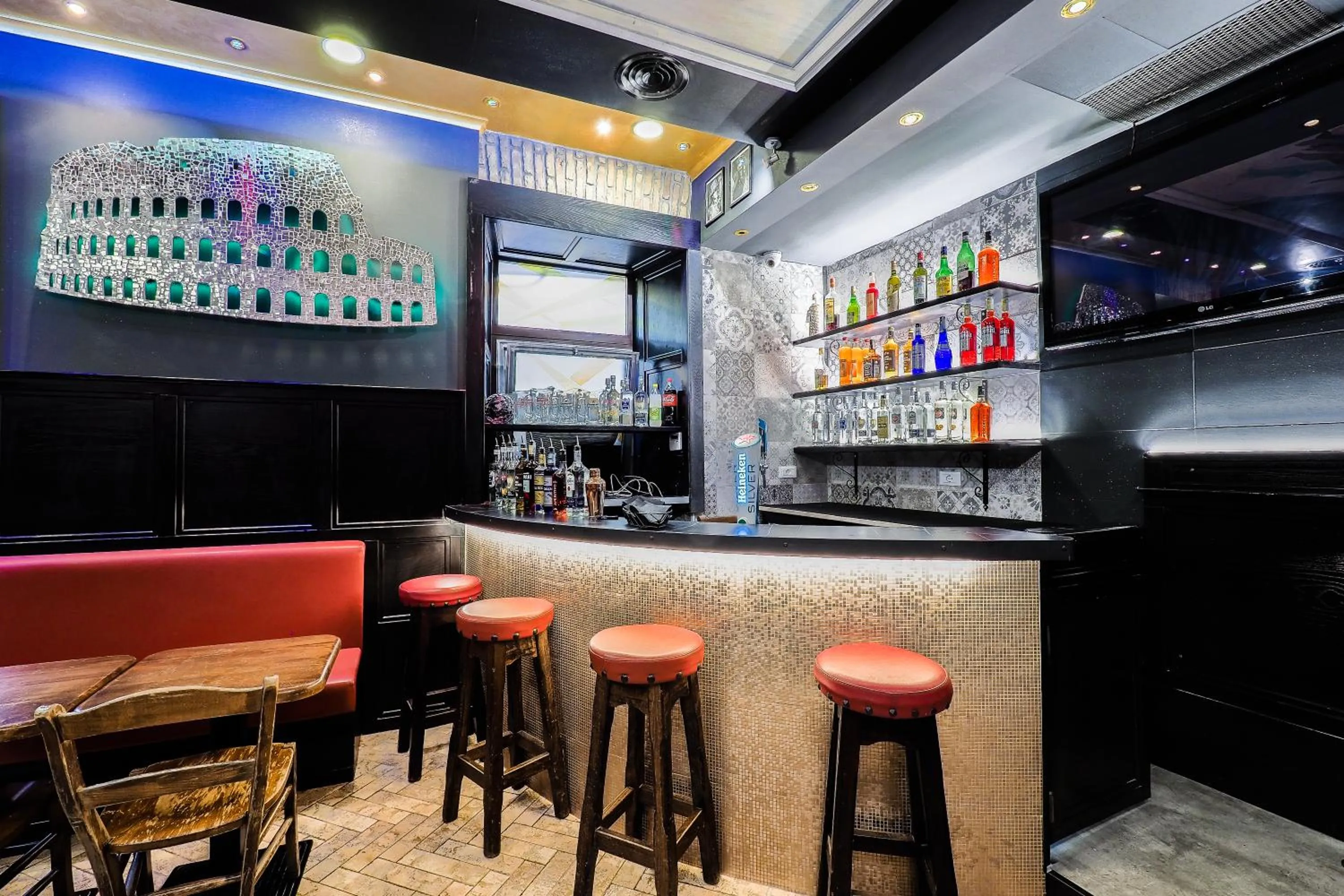 Lounge or bar in Alessandro Palace & Bar