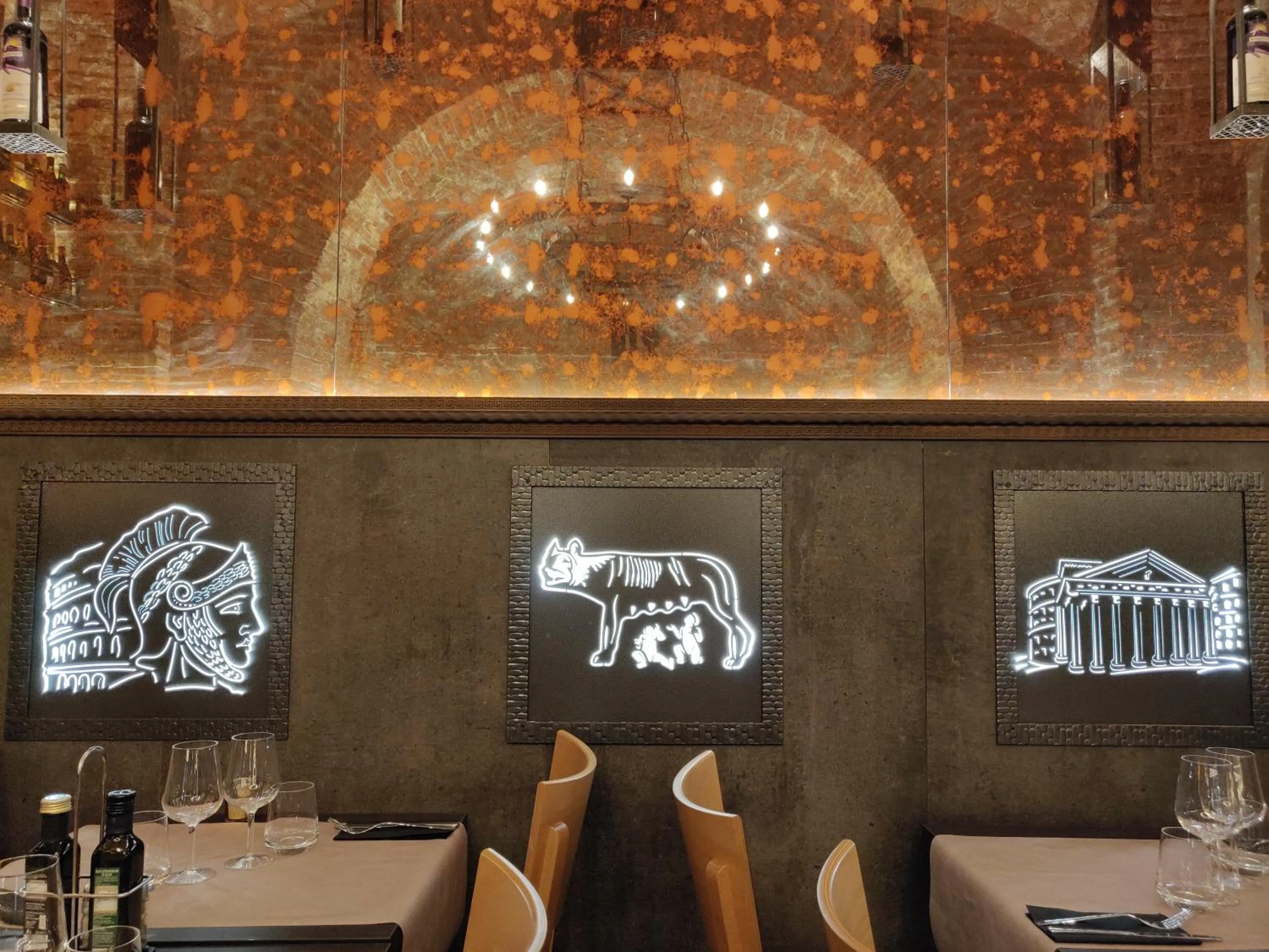 Restaurant/places to eat in Alessandro Palace & Bar