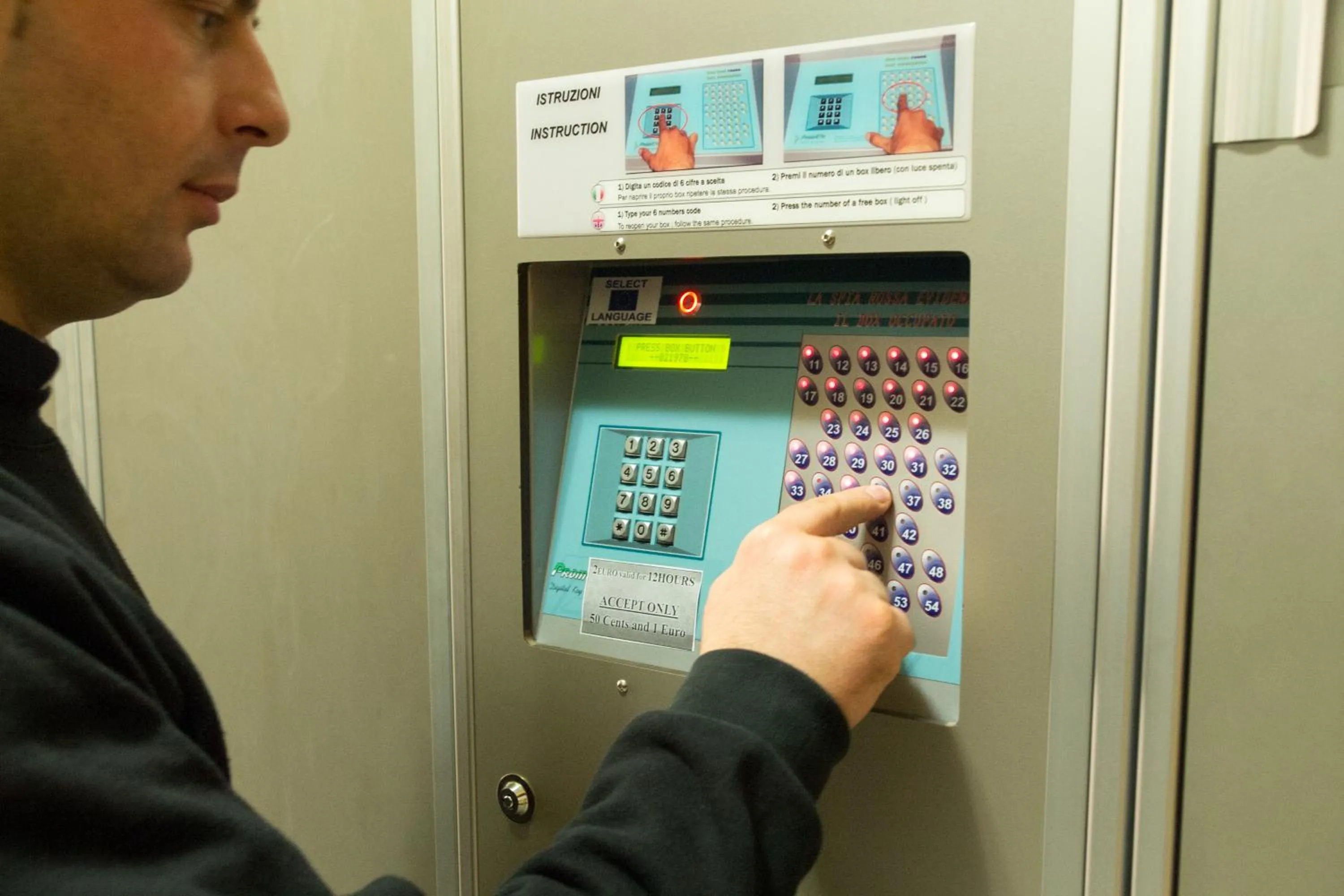 Area and facilities in Alessandro Palace & Bar