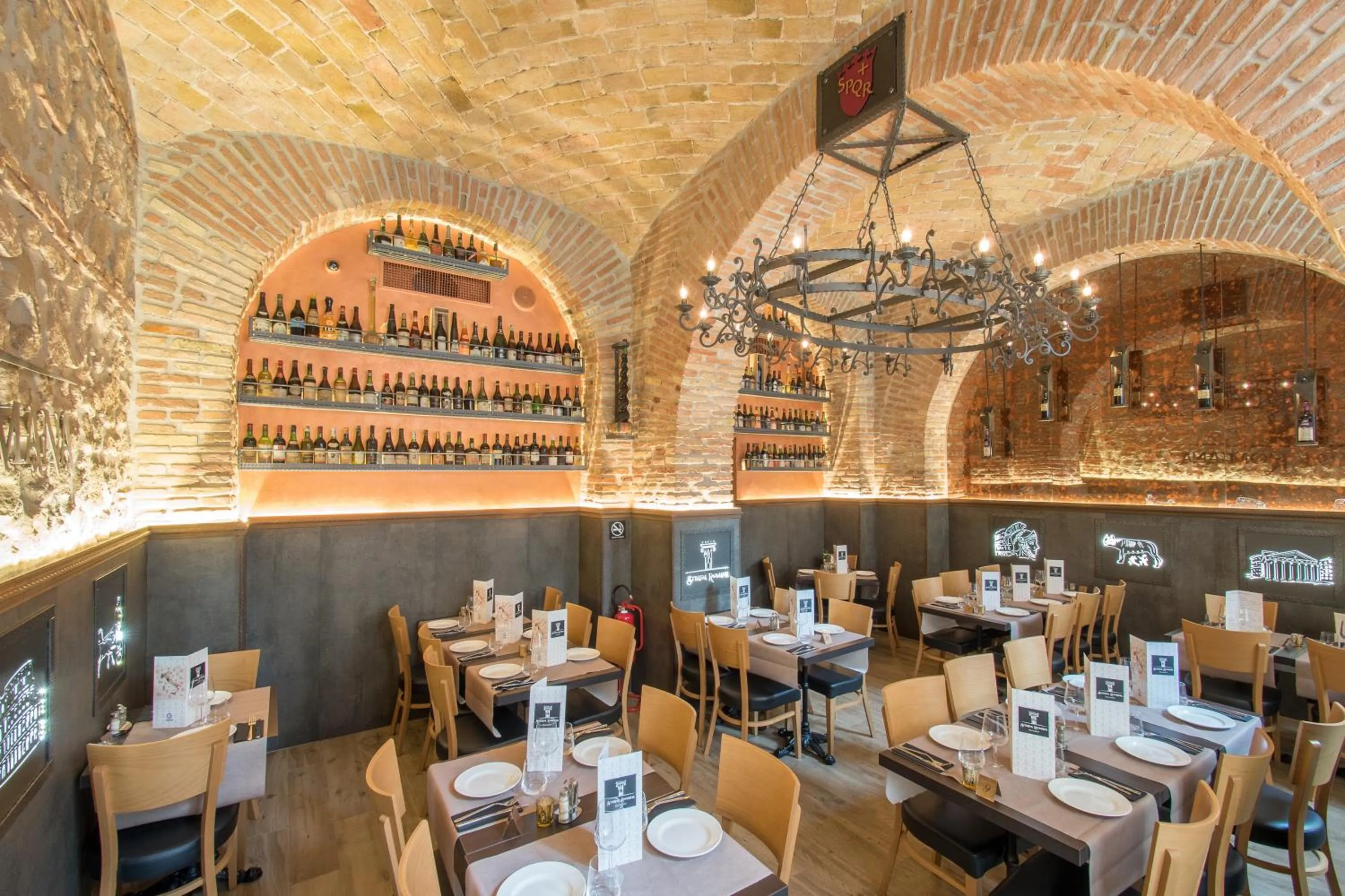 Restaurant/places to eat in Alessandro Palace & Bar