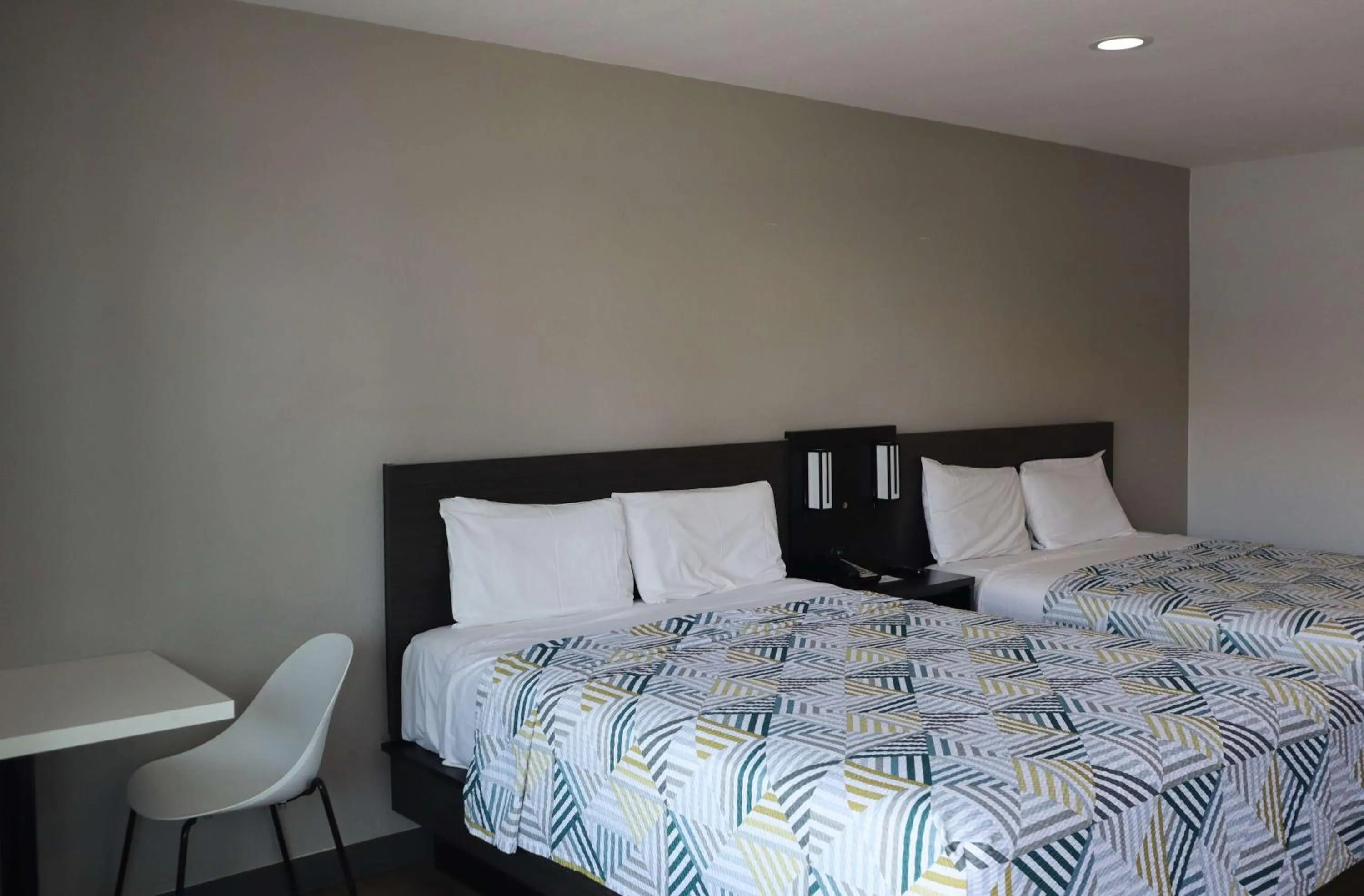 Bedroom, Bed in Motel 6-San Diego, CA - Southbay