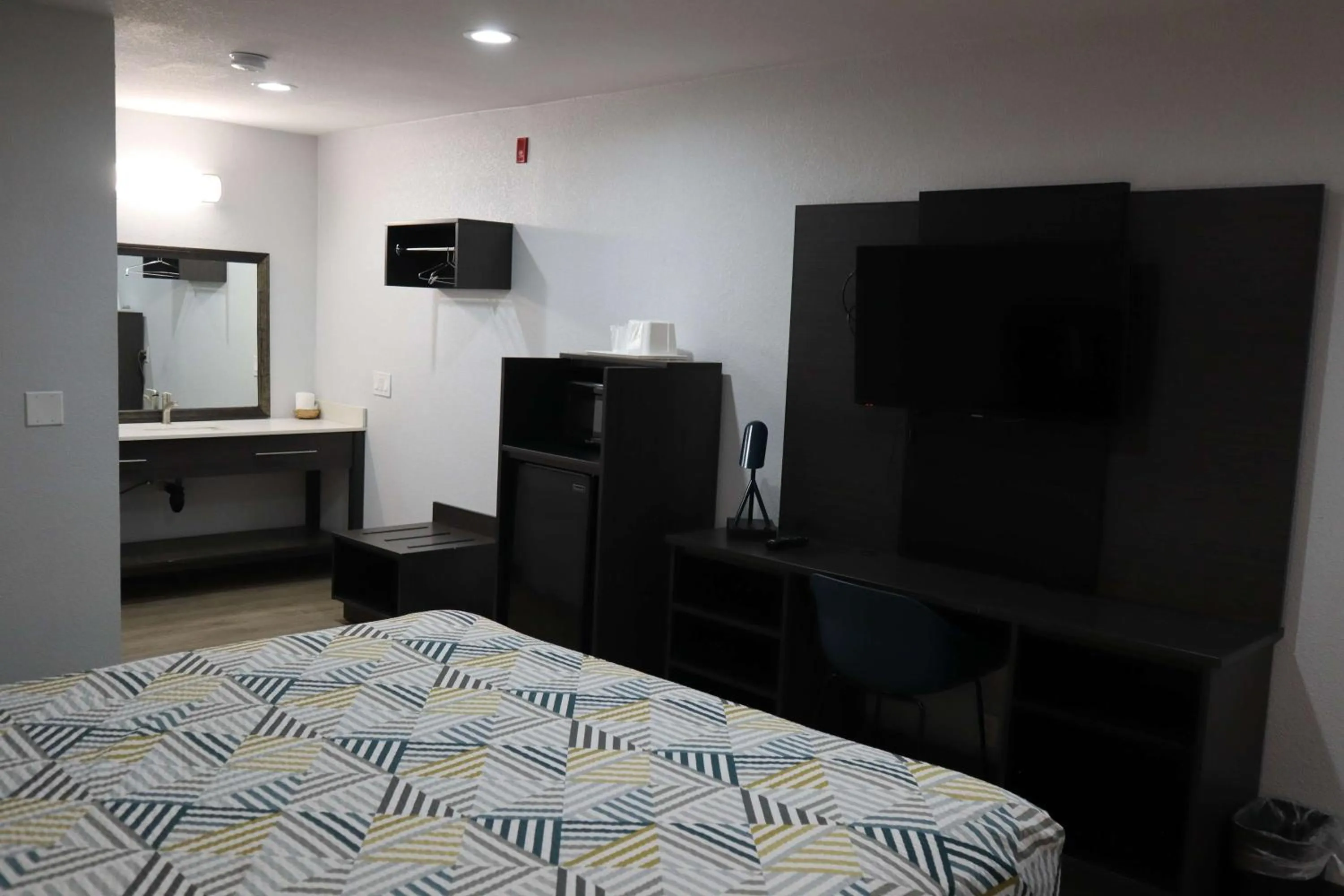 Bedroom, Bed in Motel 6-San Diego, CA - Southbay