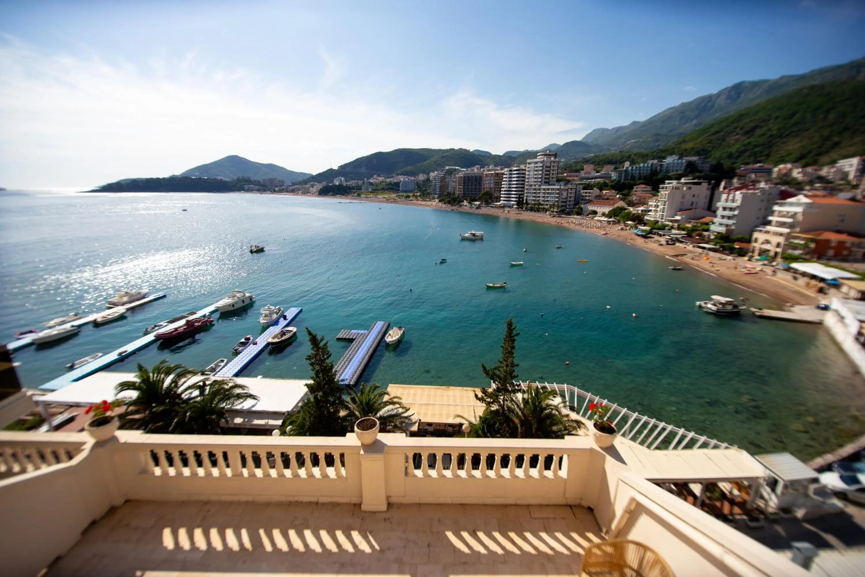 Day in New Hotel Kuč By Marvel