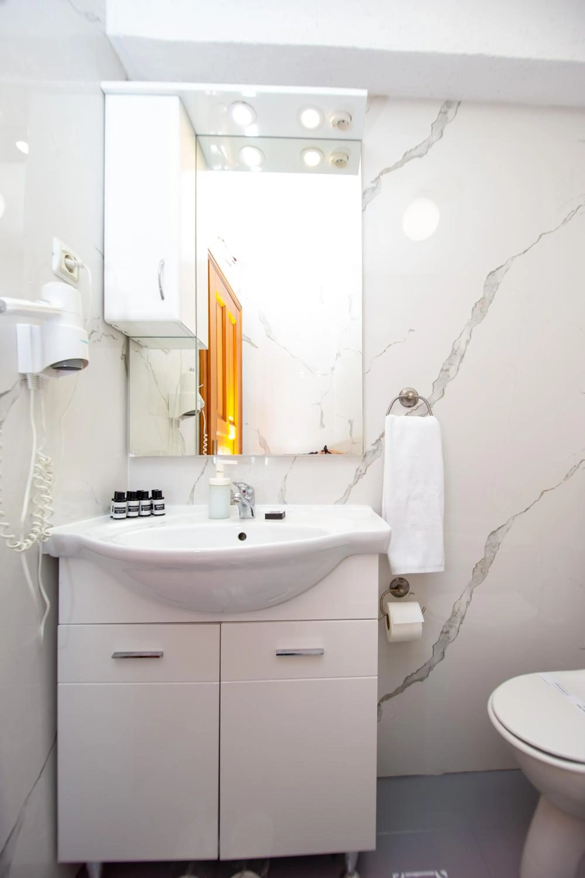 Toilet in New Hotel Kuč By Marvel