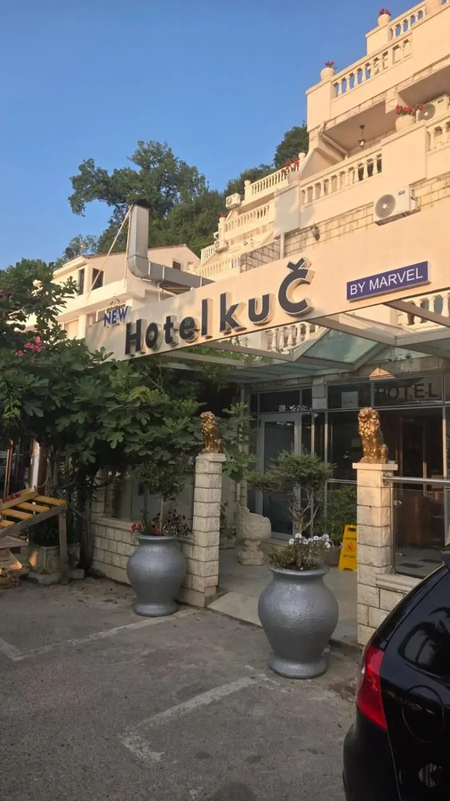 Property building in New Hotel Kuč By Marvel Property building in New Hotel Kuč By Marvel