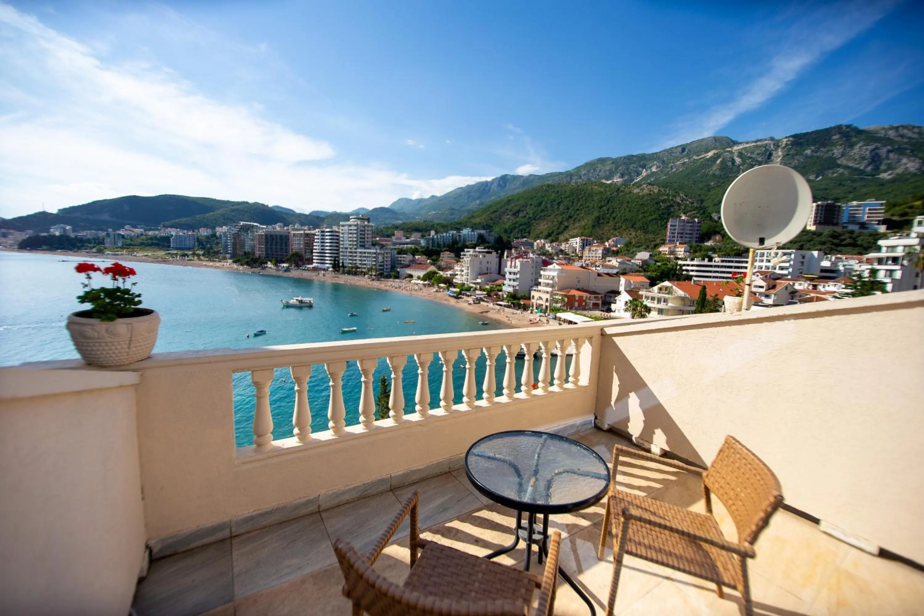 Day in New Hotel Kuč By Marvel