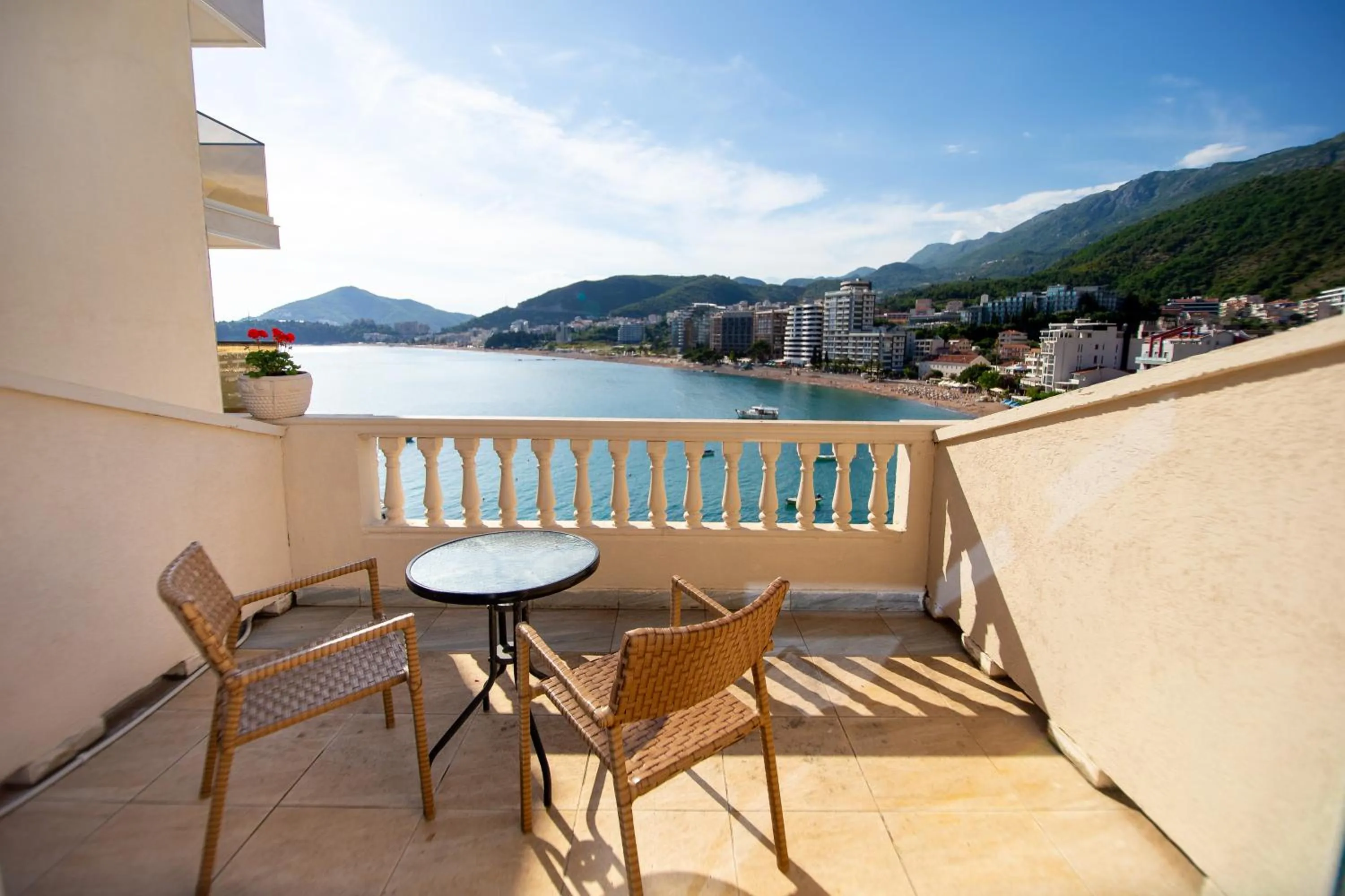 Day in New Hotel Kuč By Marvel