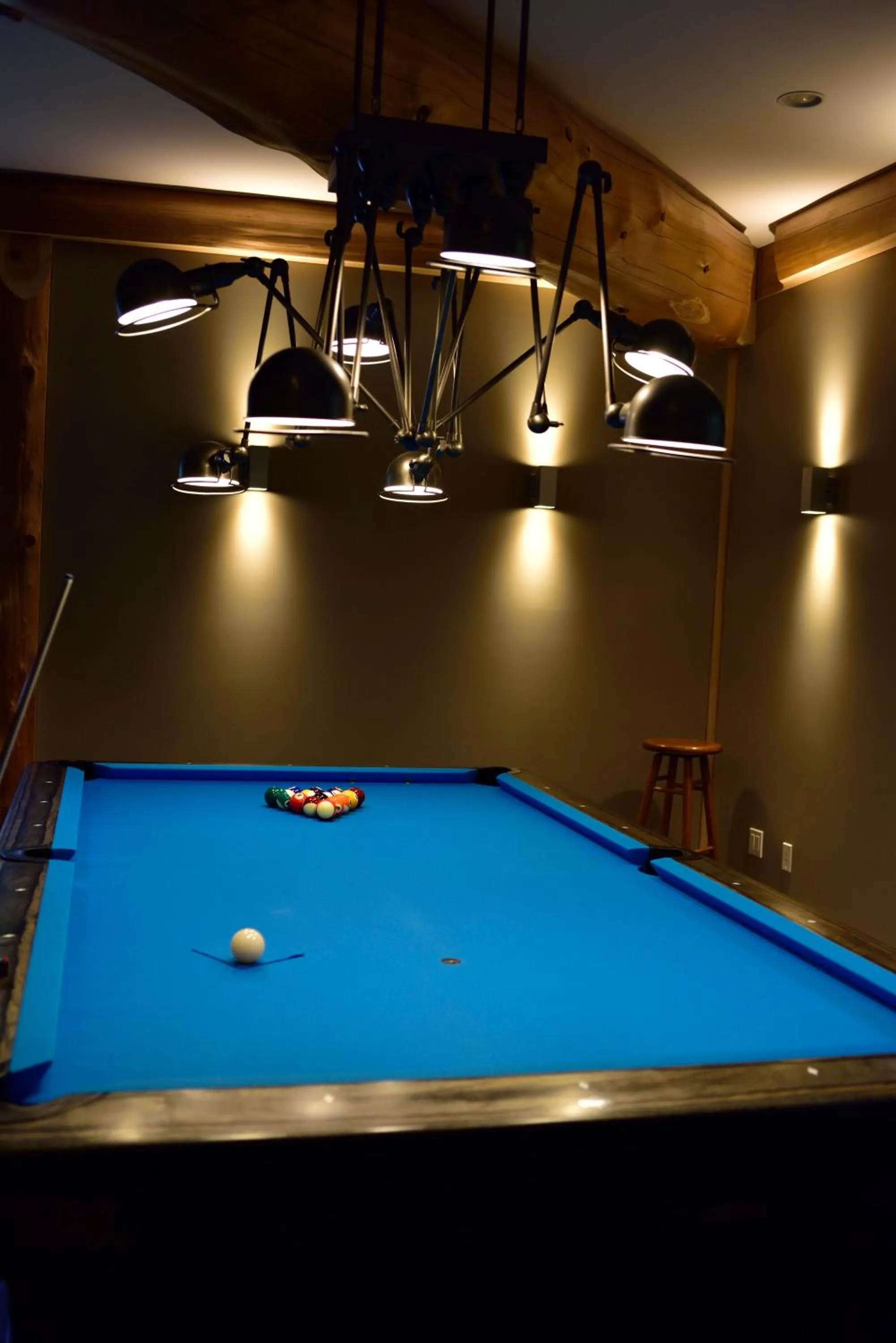 Billiard in The Rockwell-Harrison Guest Lodge