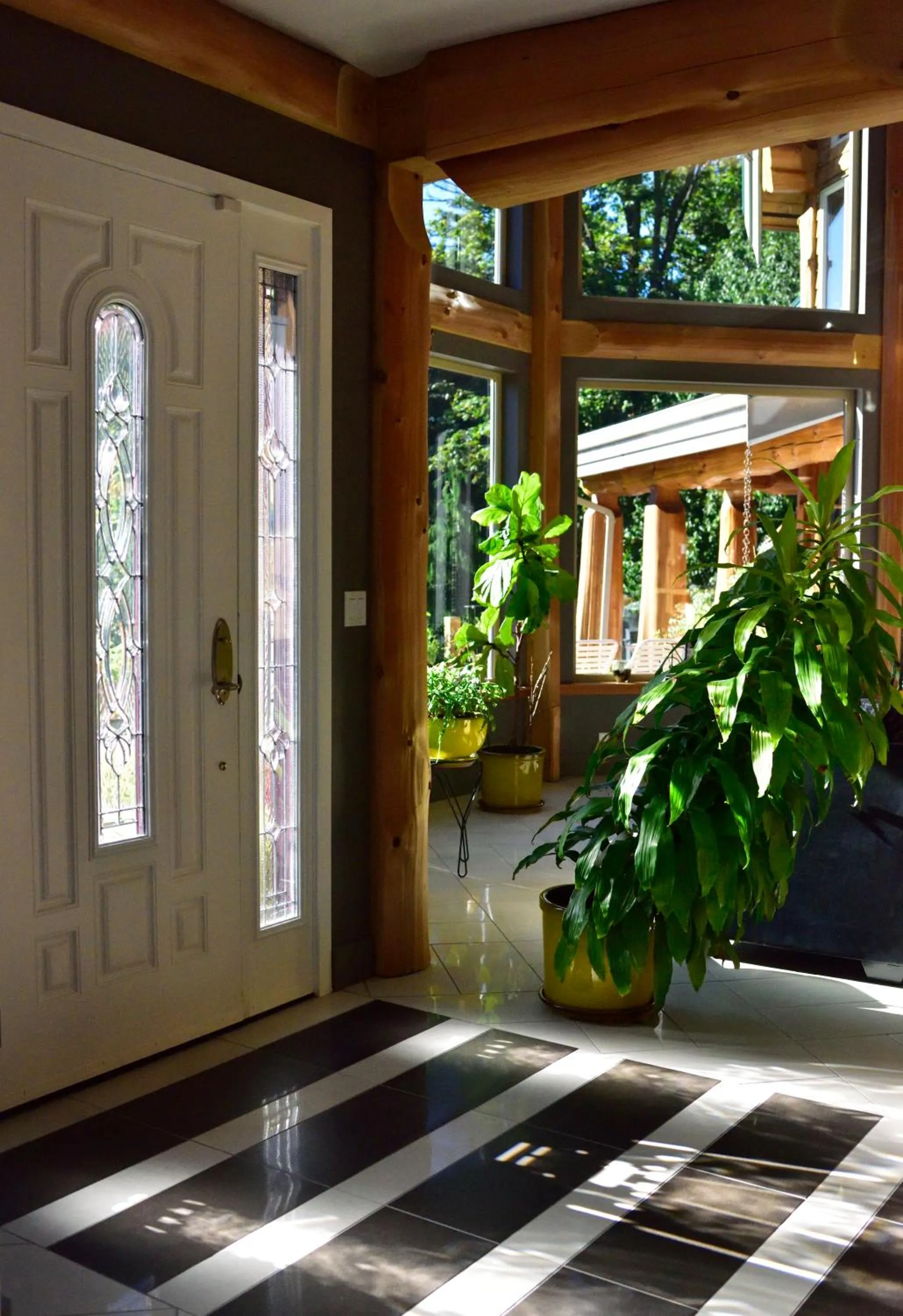 Communal lounge/ TV room in The Rockwell-Harrison Guest Lodge