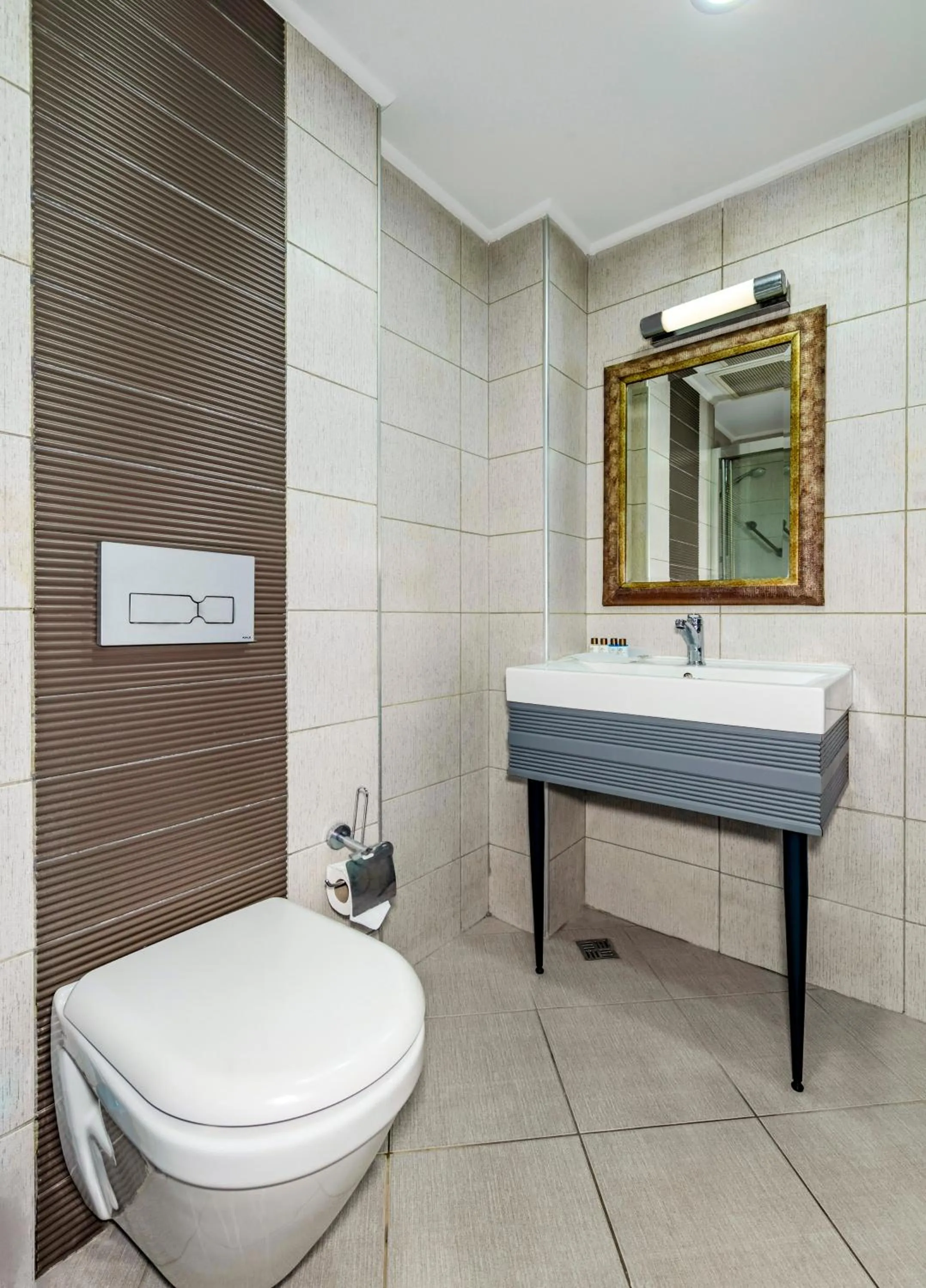 Toilet in Tilia Hotel