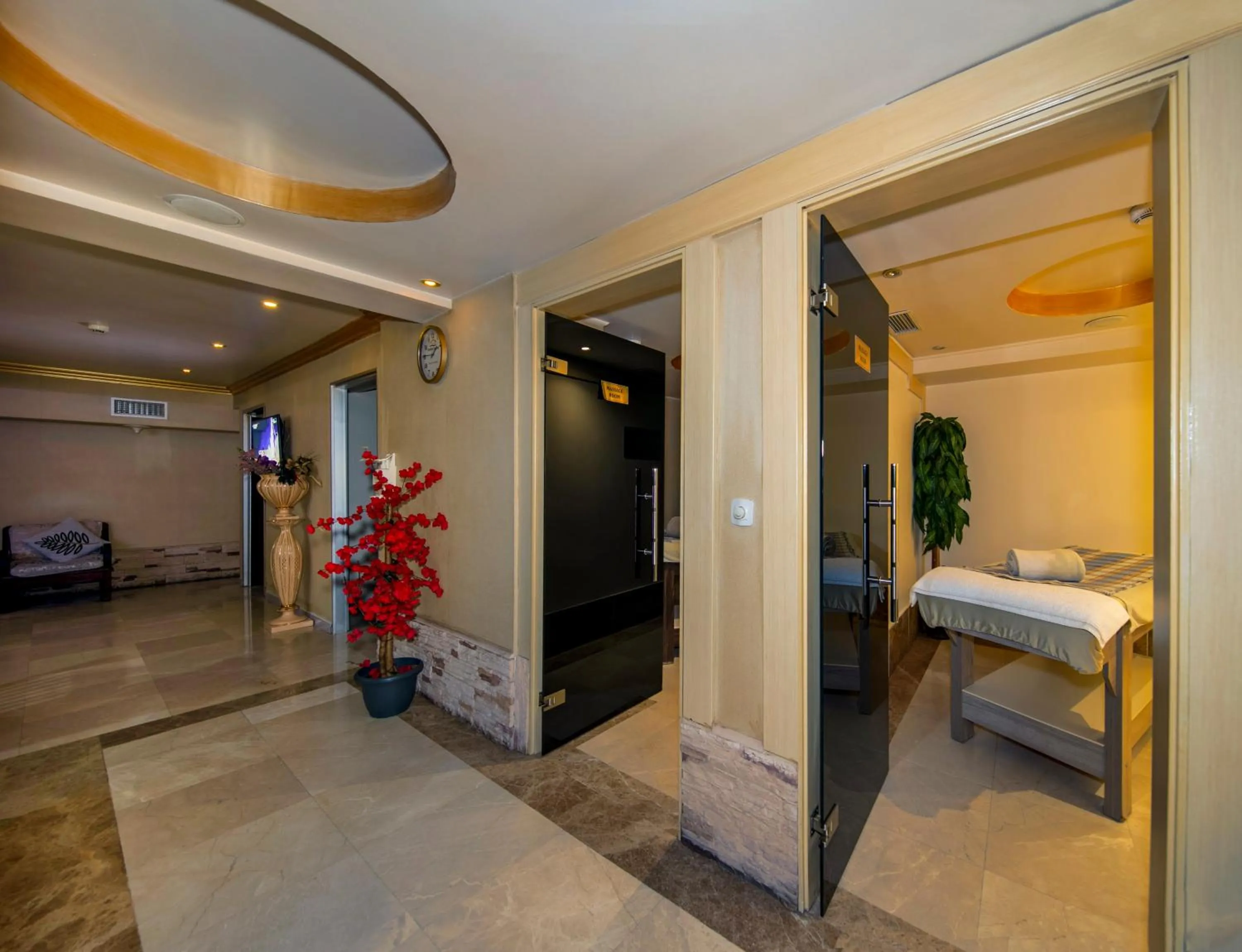 Massage, Bed in Tilia Hotel