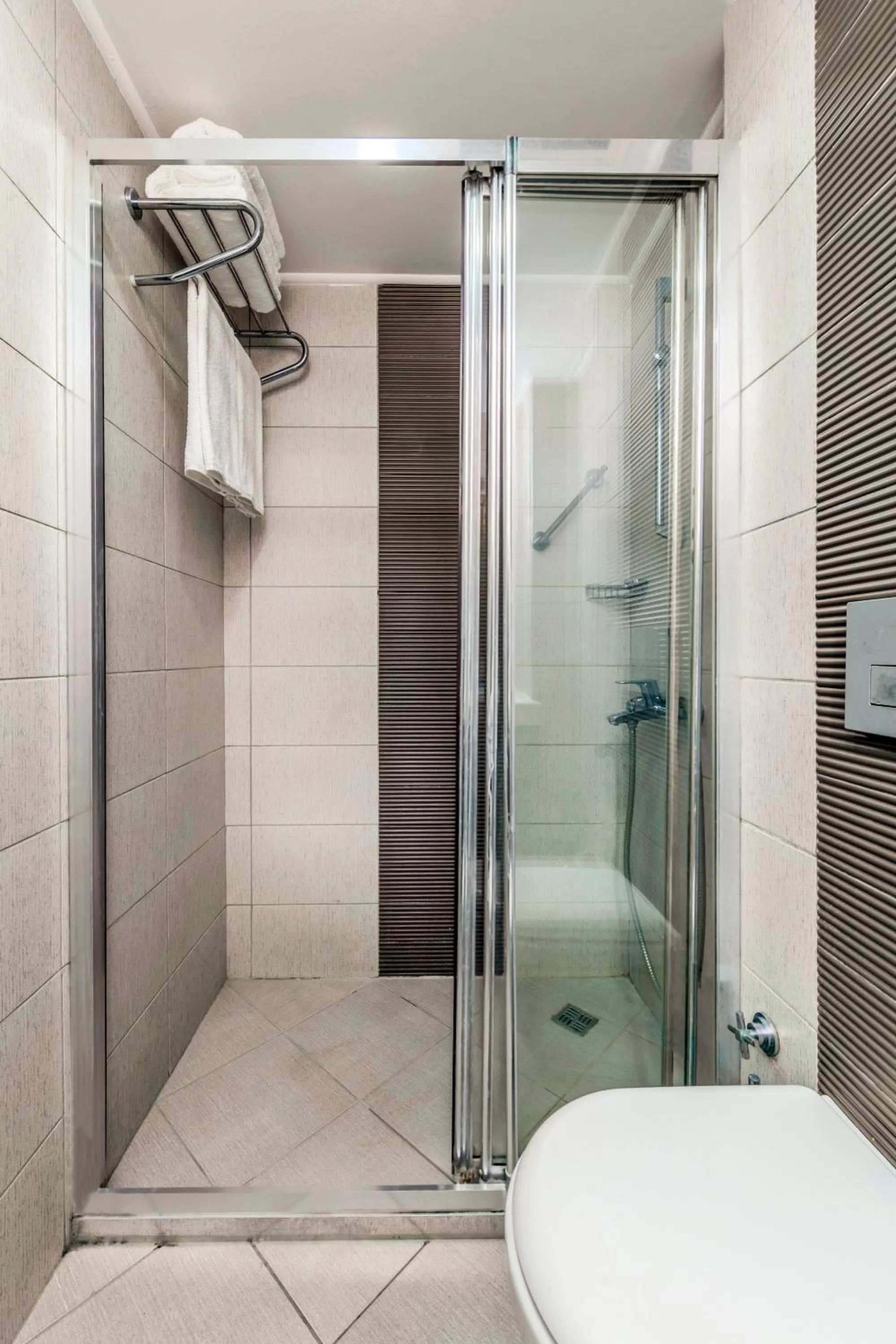 Shower in Tilia Hotel
