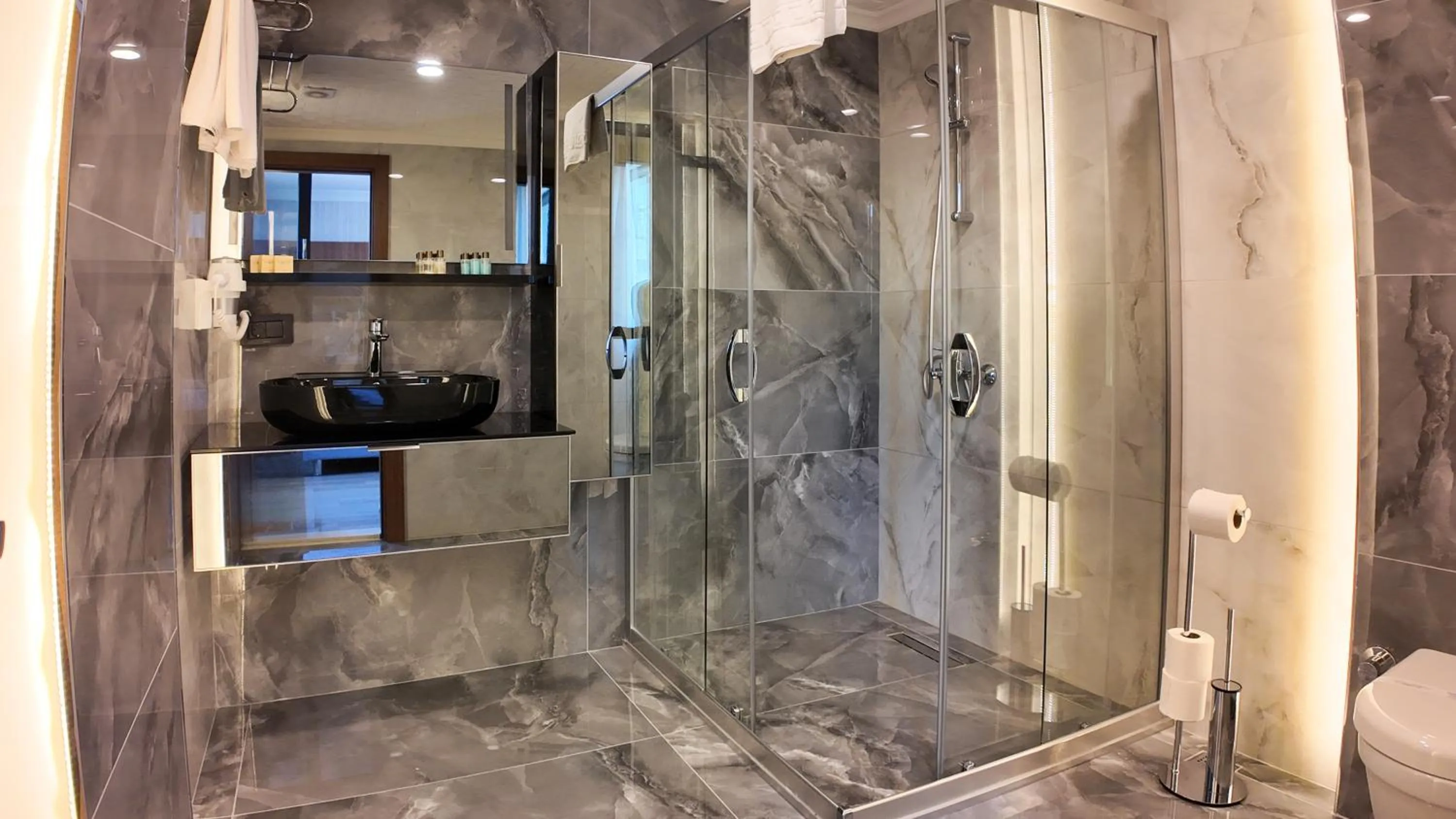 Shower in İstanbul Trend Hotel Old City