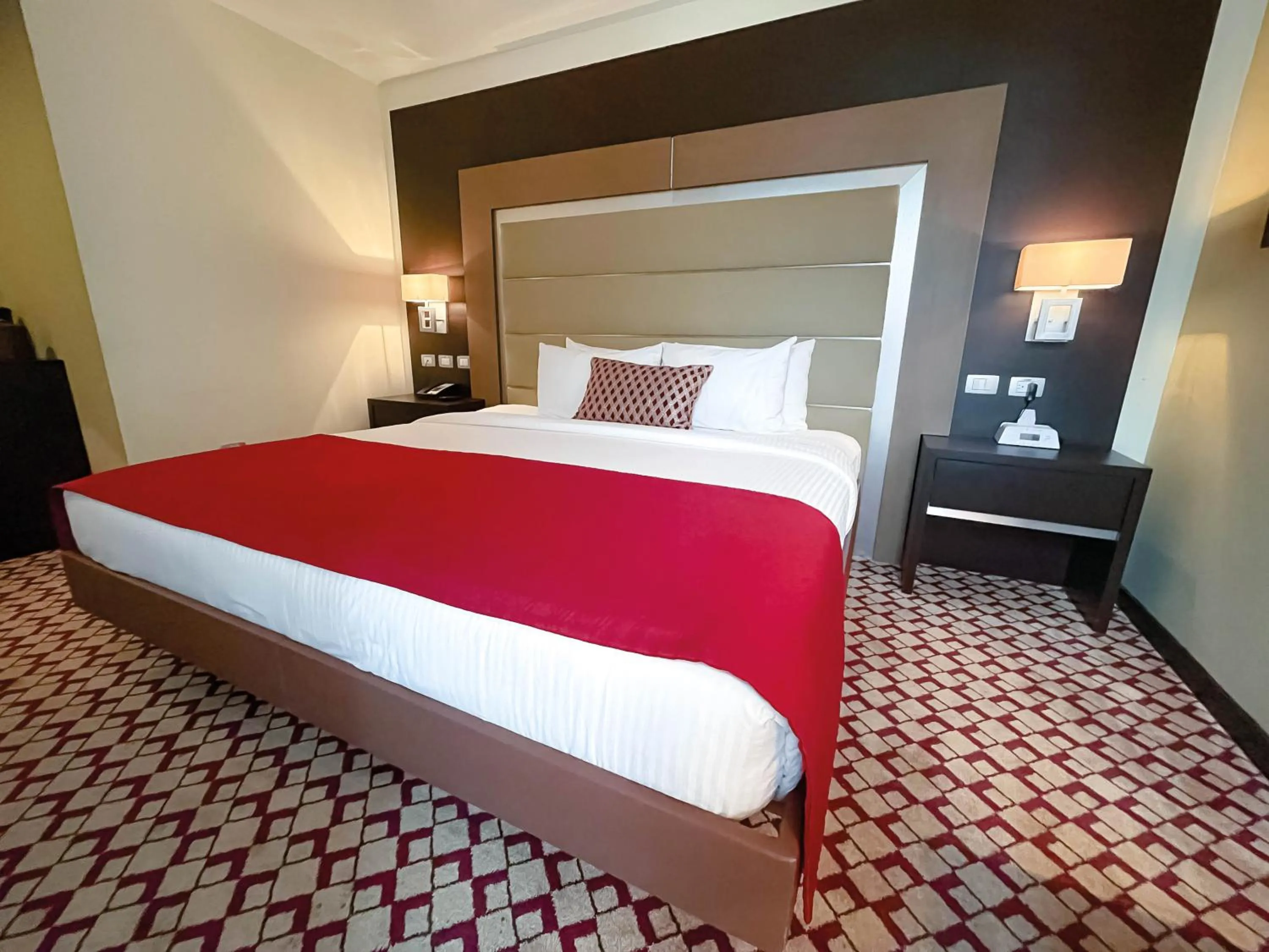 Photo of the whole room, Bed in Waldorf Hotel