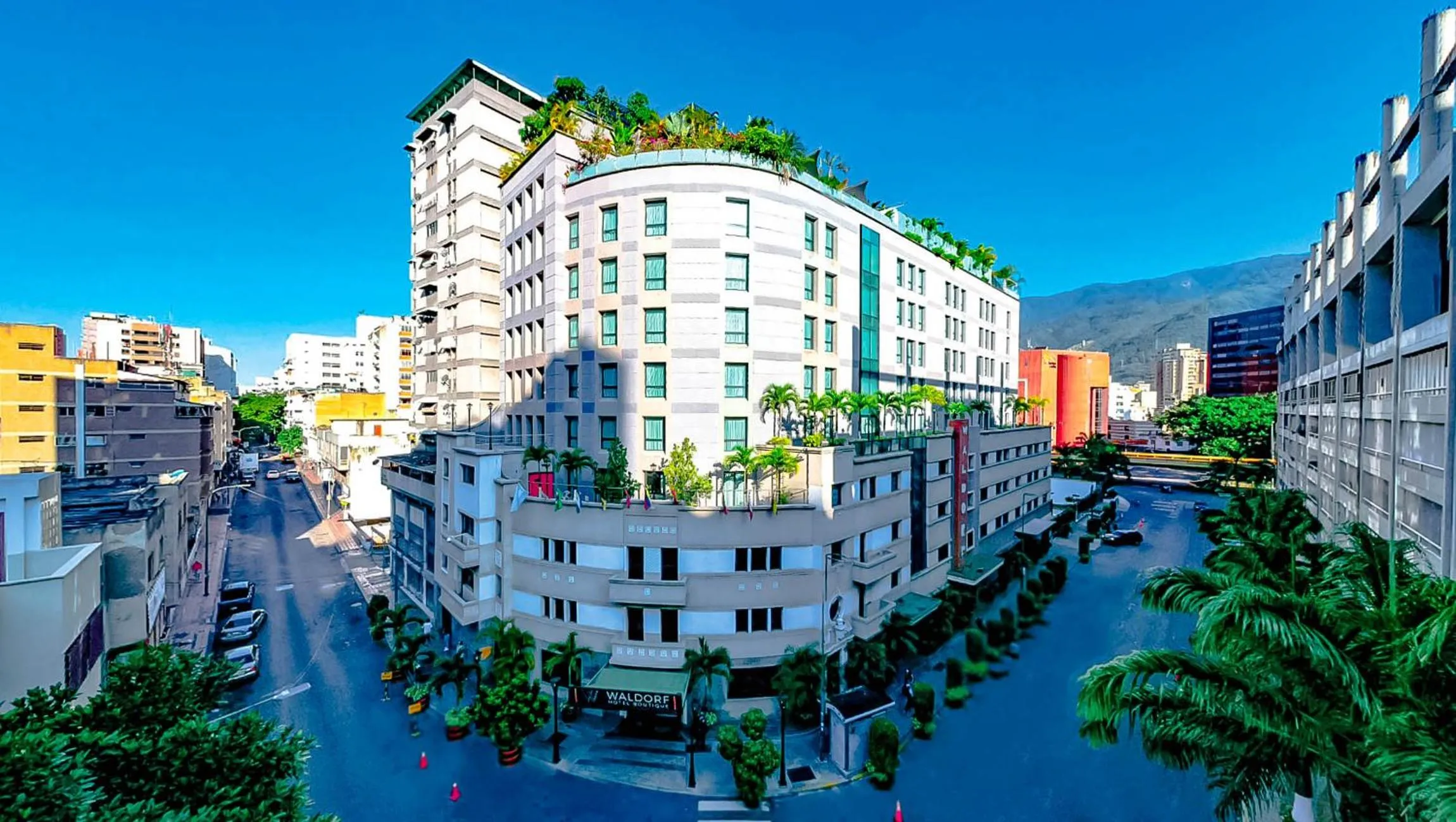 Facade/entrance in Waldorf Hotel