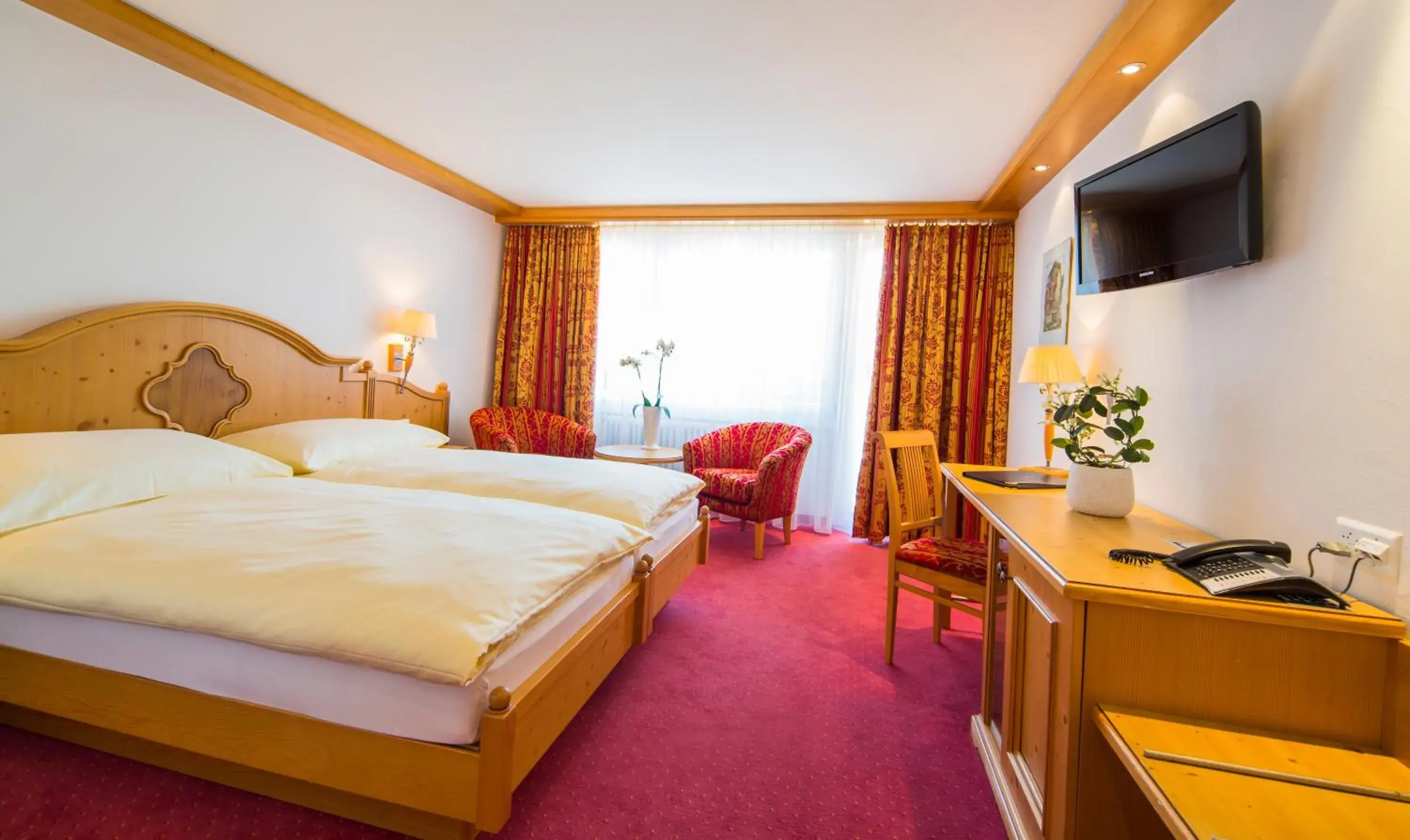 Deluxe Double Room with Balcony and Matterhorn View in Hotel Excelsior Deluxe Double Room with Balcony and Matterhorn View in Hotel Excelsior