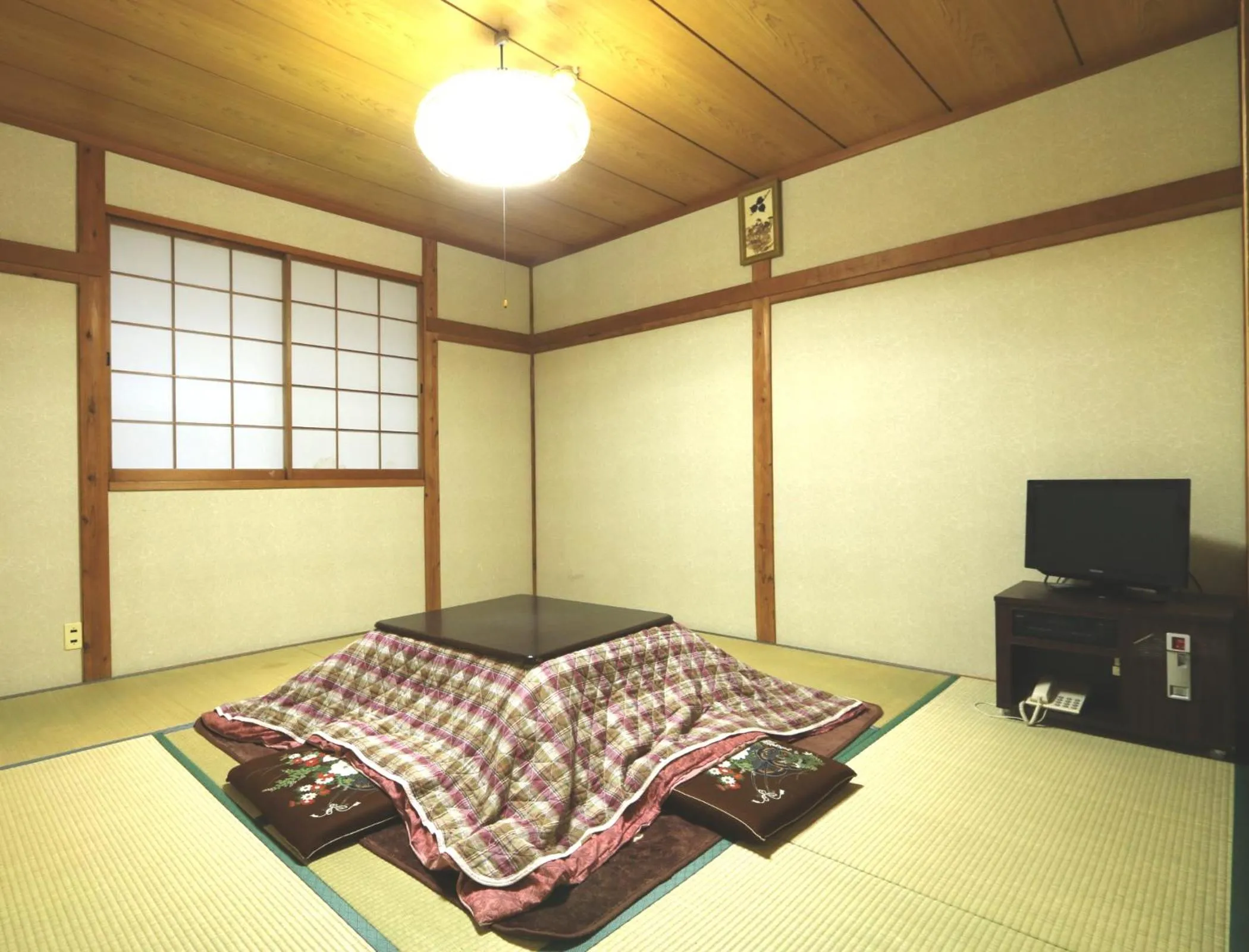 Photo of the whole room in Oze Shinkousou