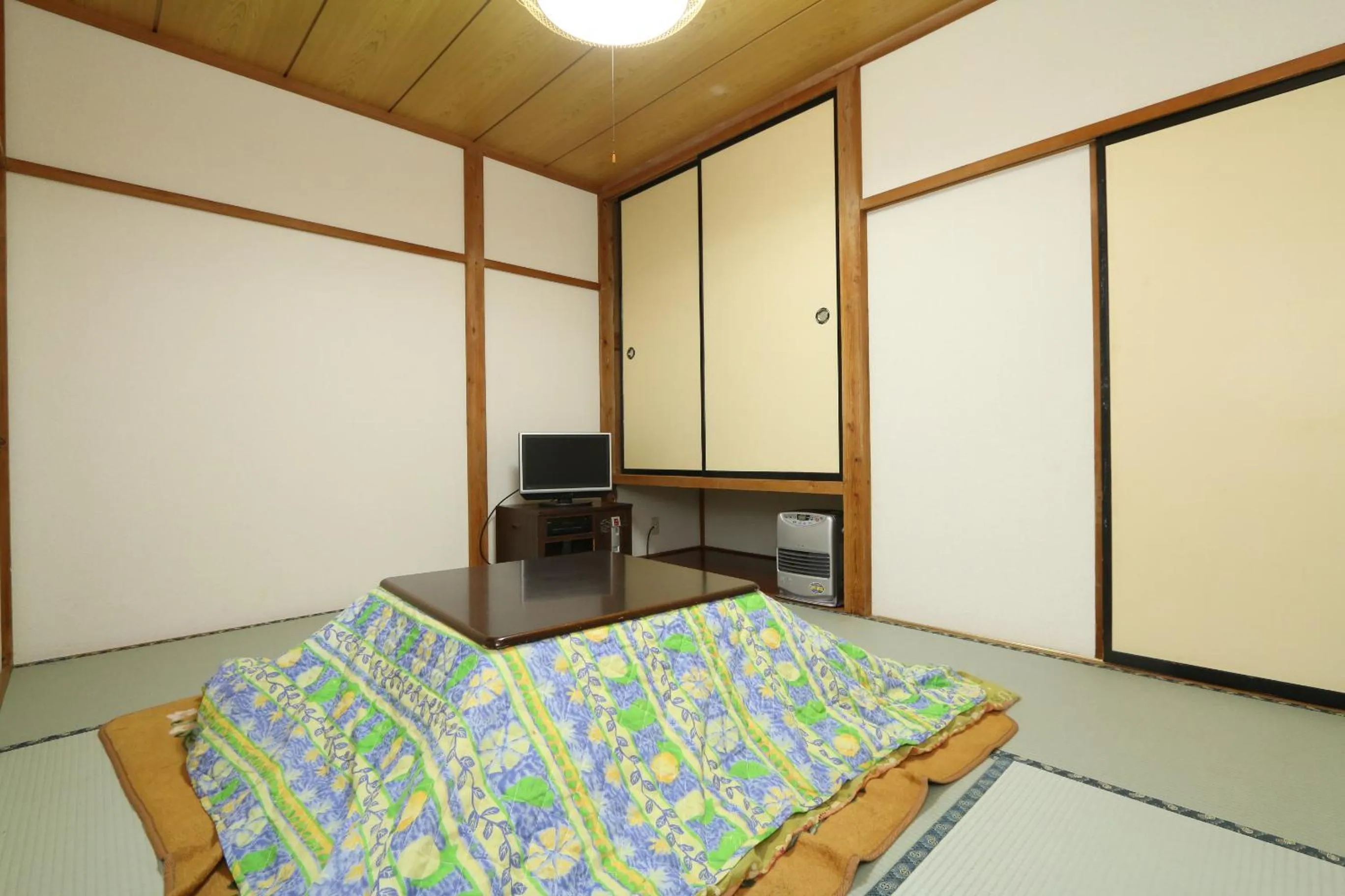 Photo of the whole room in Oze Shinkousou