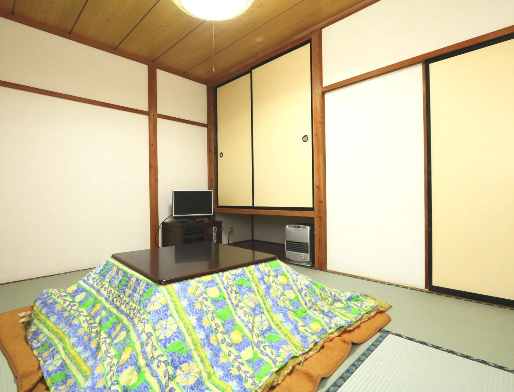 Photo of the whole room in Oze Shinkousou