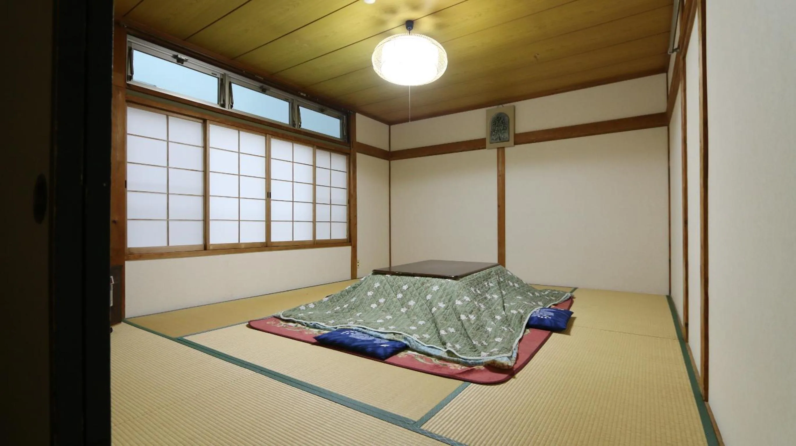 Photo of the whole room in Oze Shinkousou