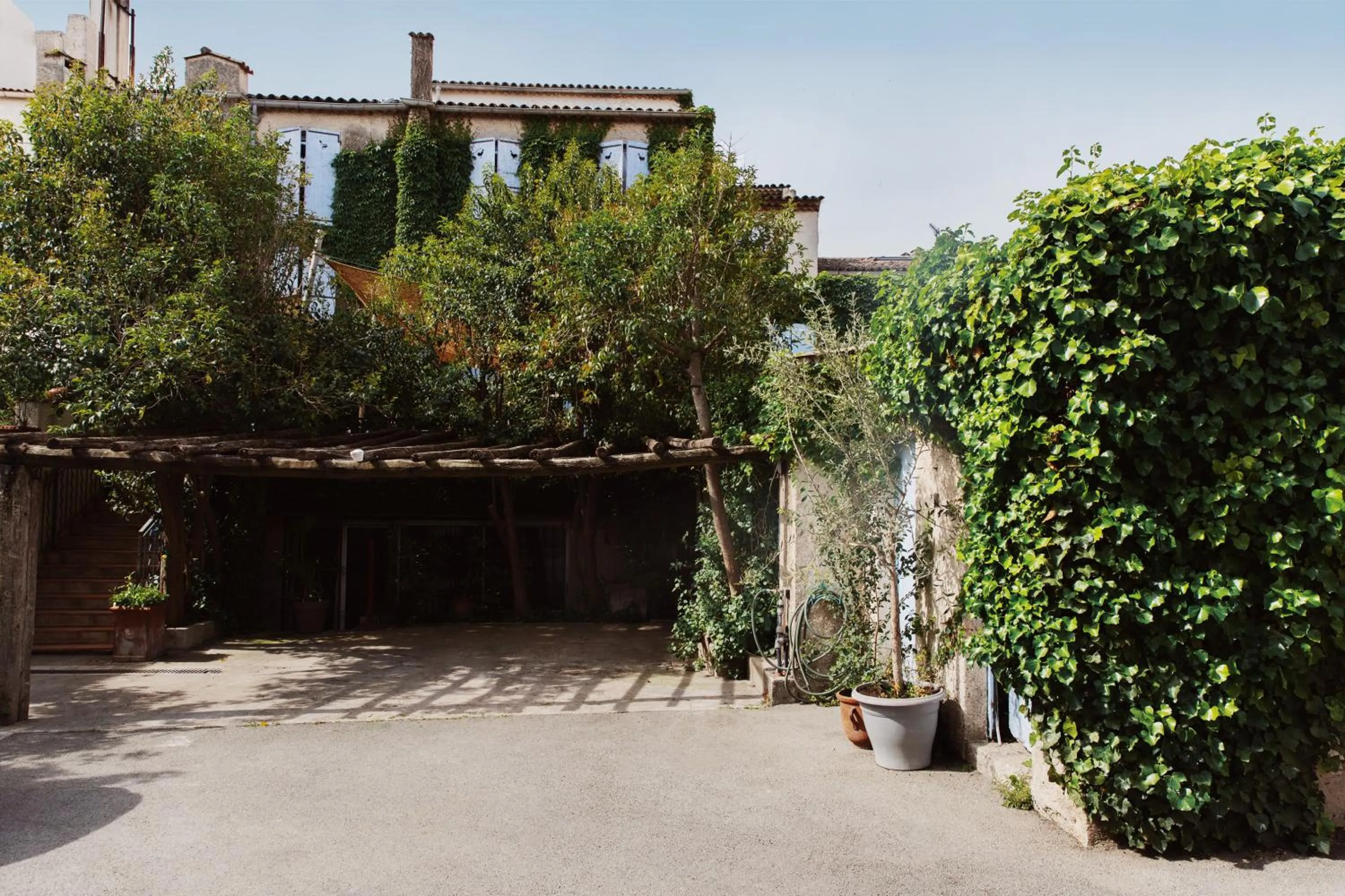 Parking in Coq Hotel